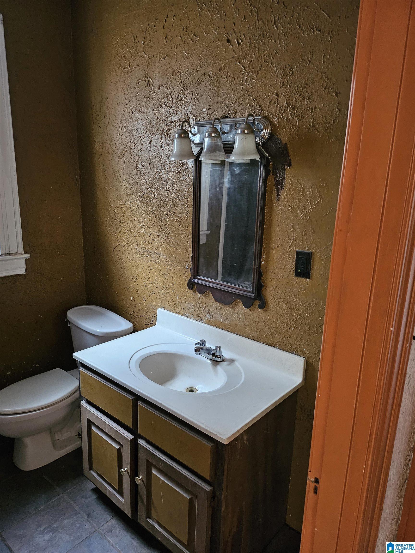 1512 W 47th Street Property Photo 6