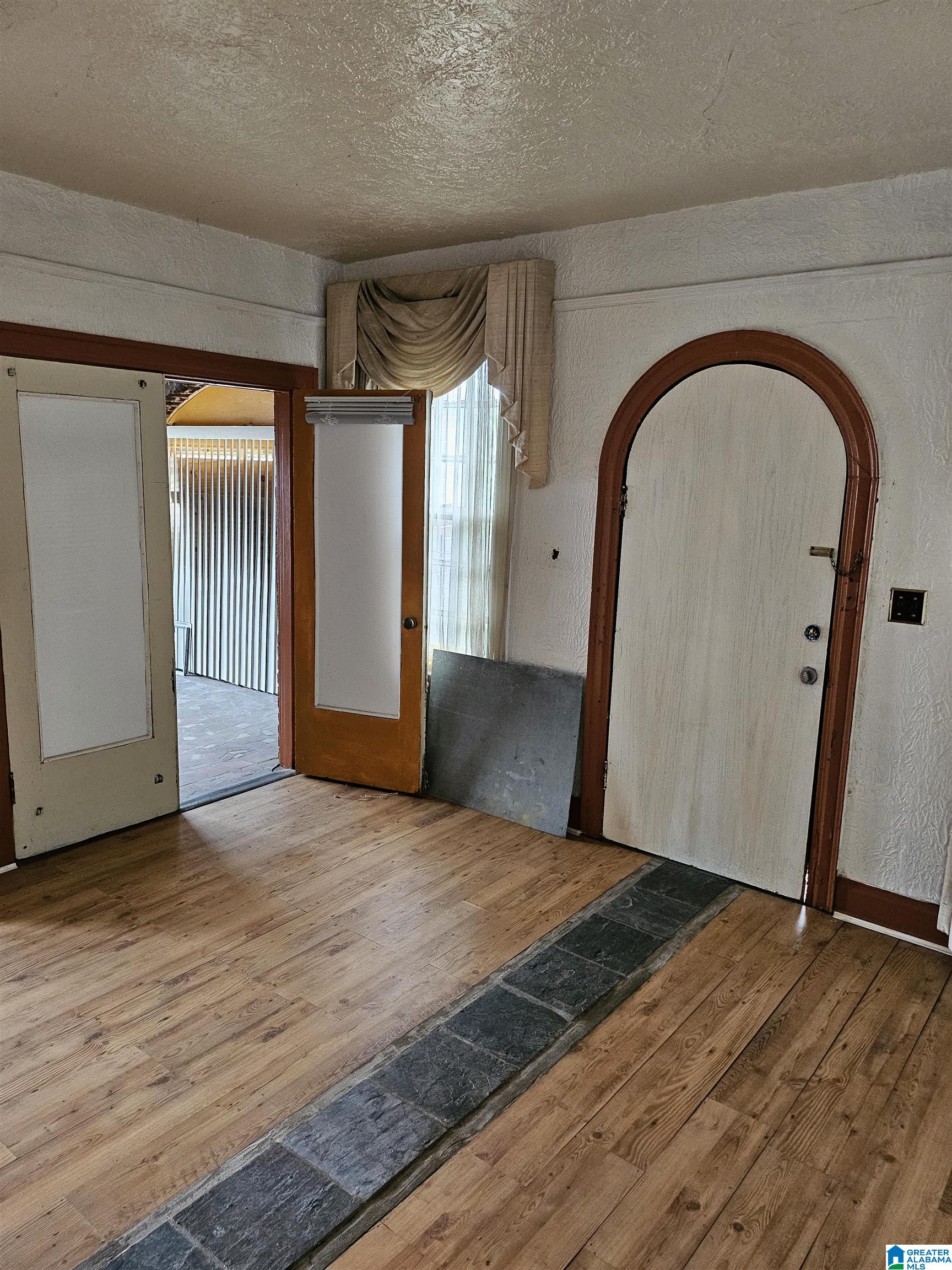 1512 W 47th Street Property Photo 7