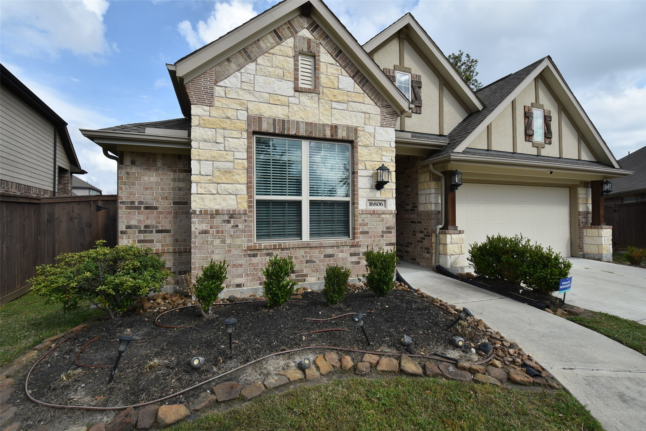16806 Dampier Drive Property Photo 3