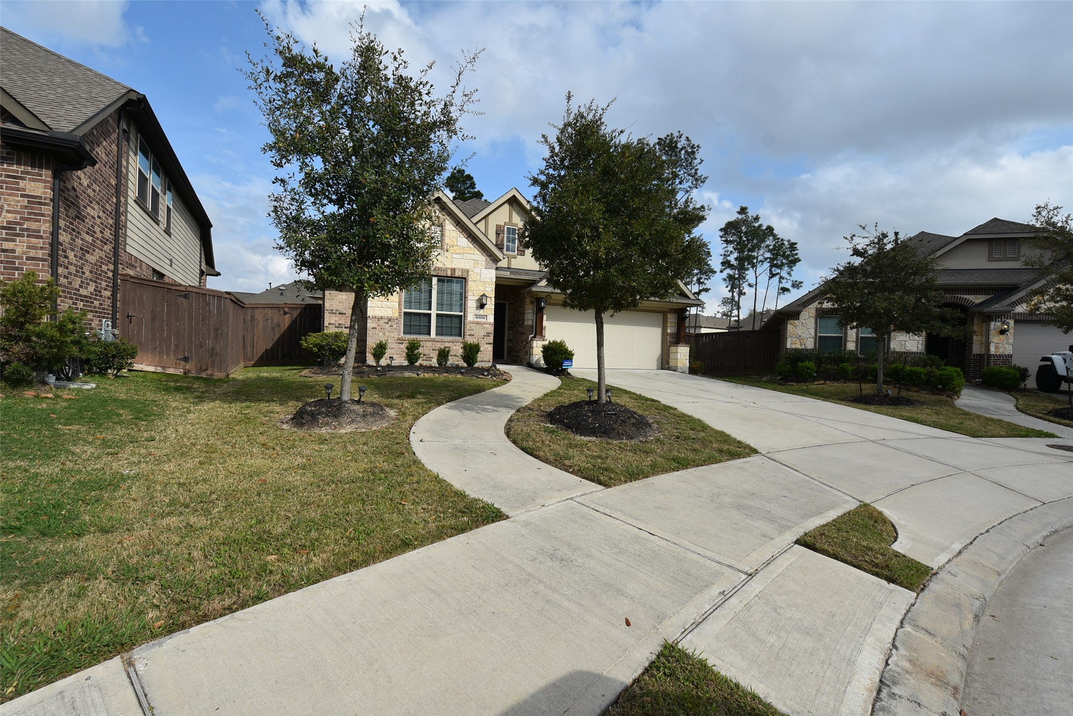 16806 Dampier Drive Property Photo 4
