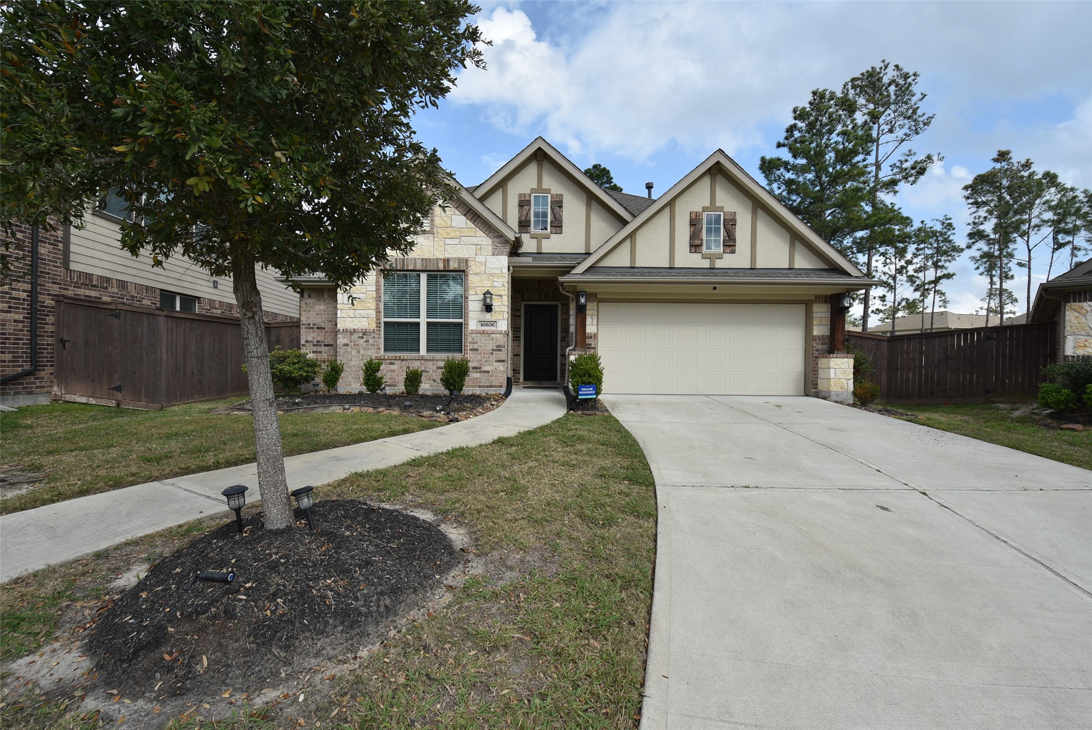 16806 Dampier Drive Property Photo 6