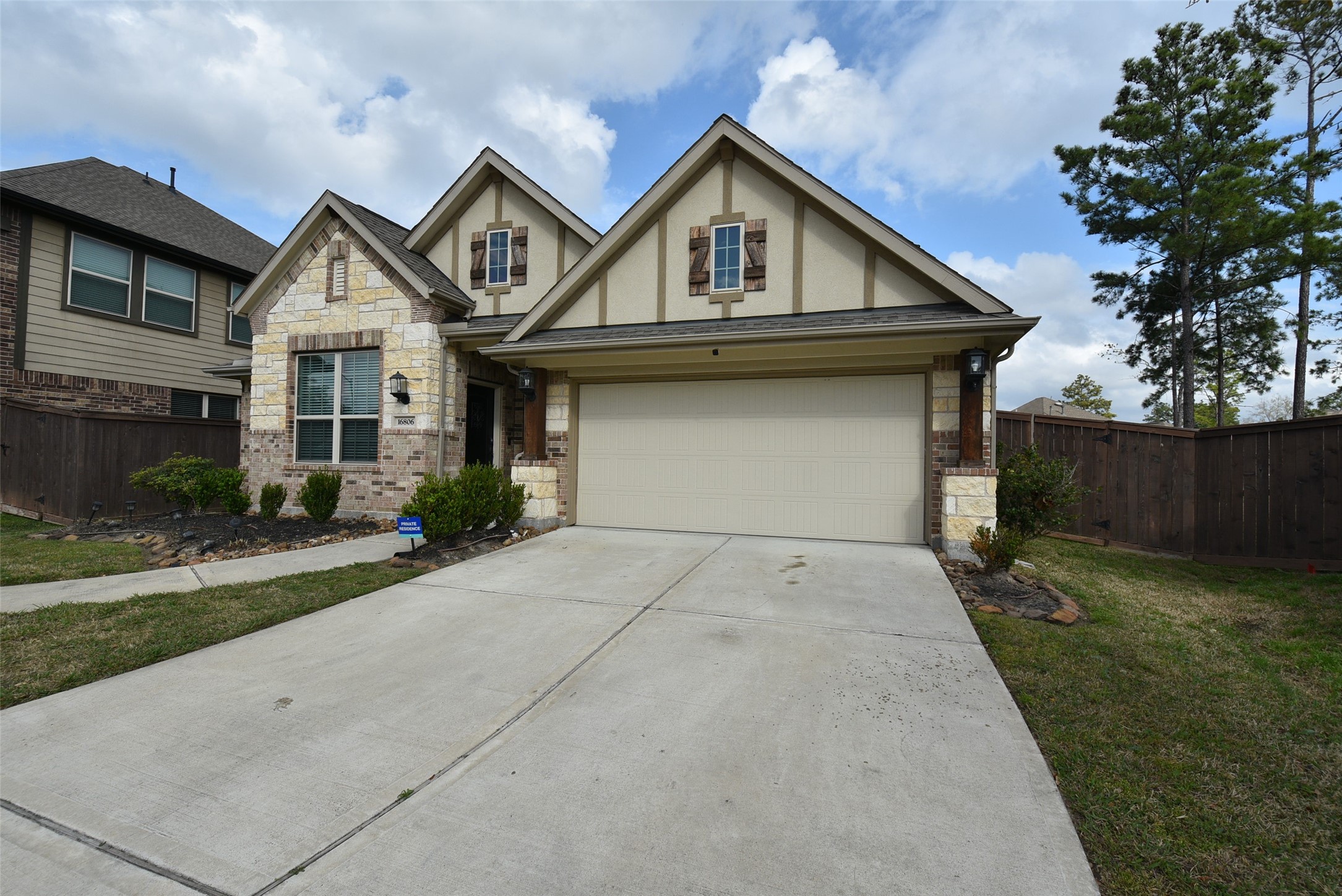 16806 Dampier Drive Property Photo 7