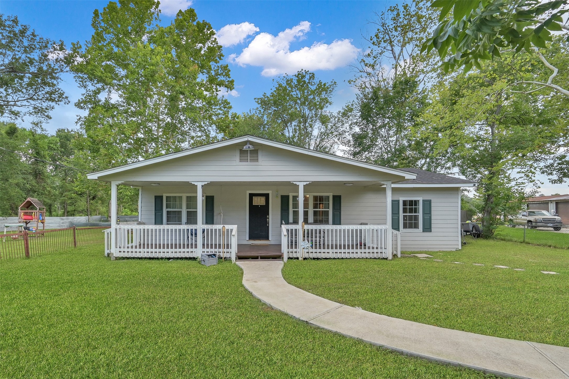 216 S Magnolia Drive Property Photo 1