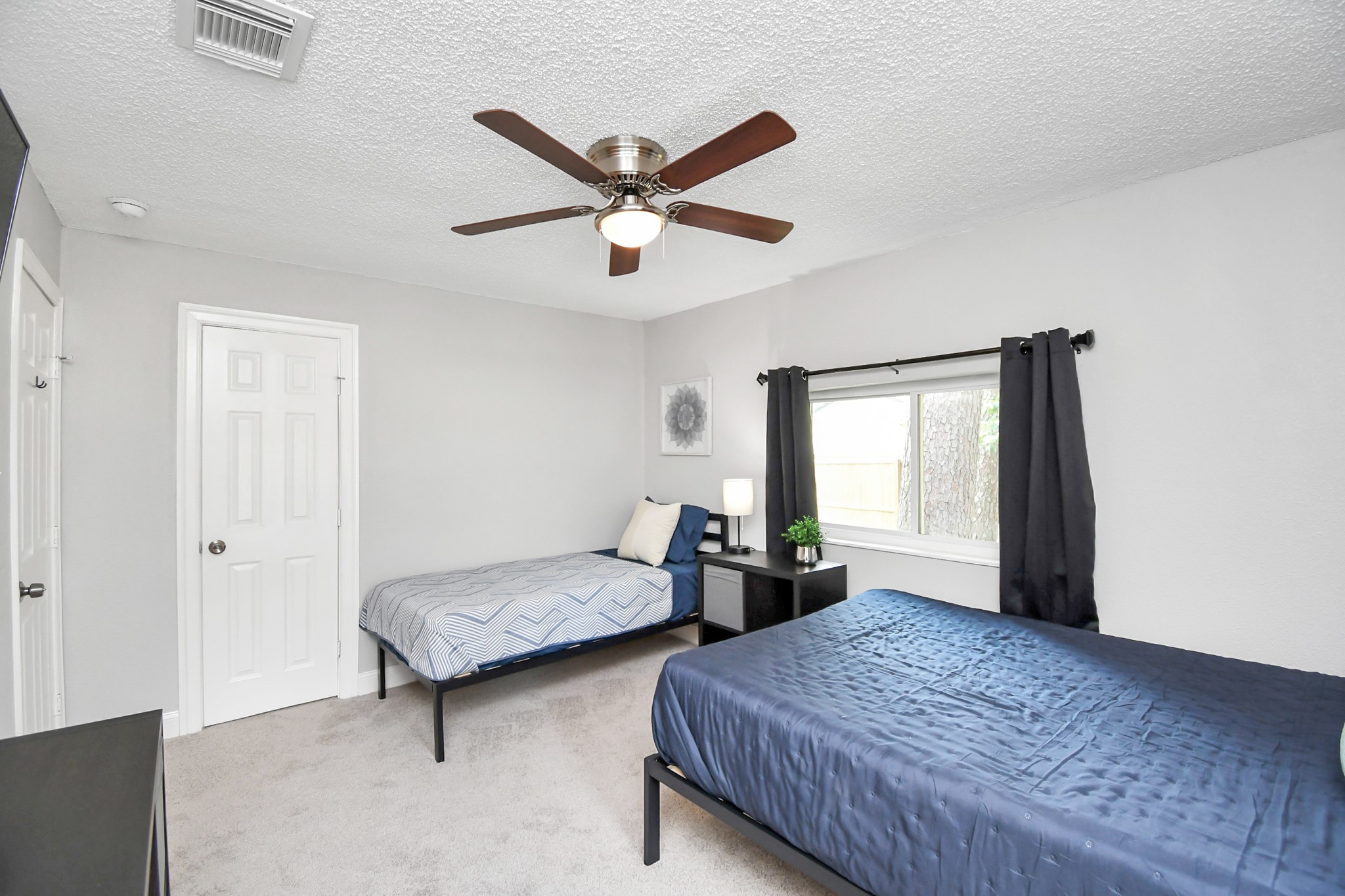 21722 Forest Glade Drive Property Photo 16