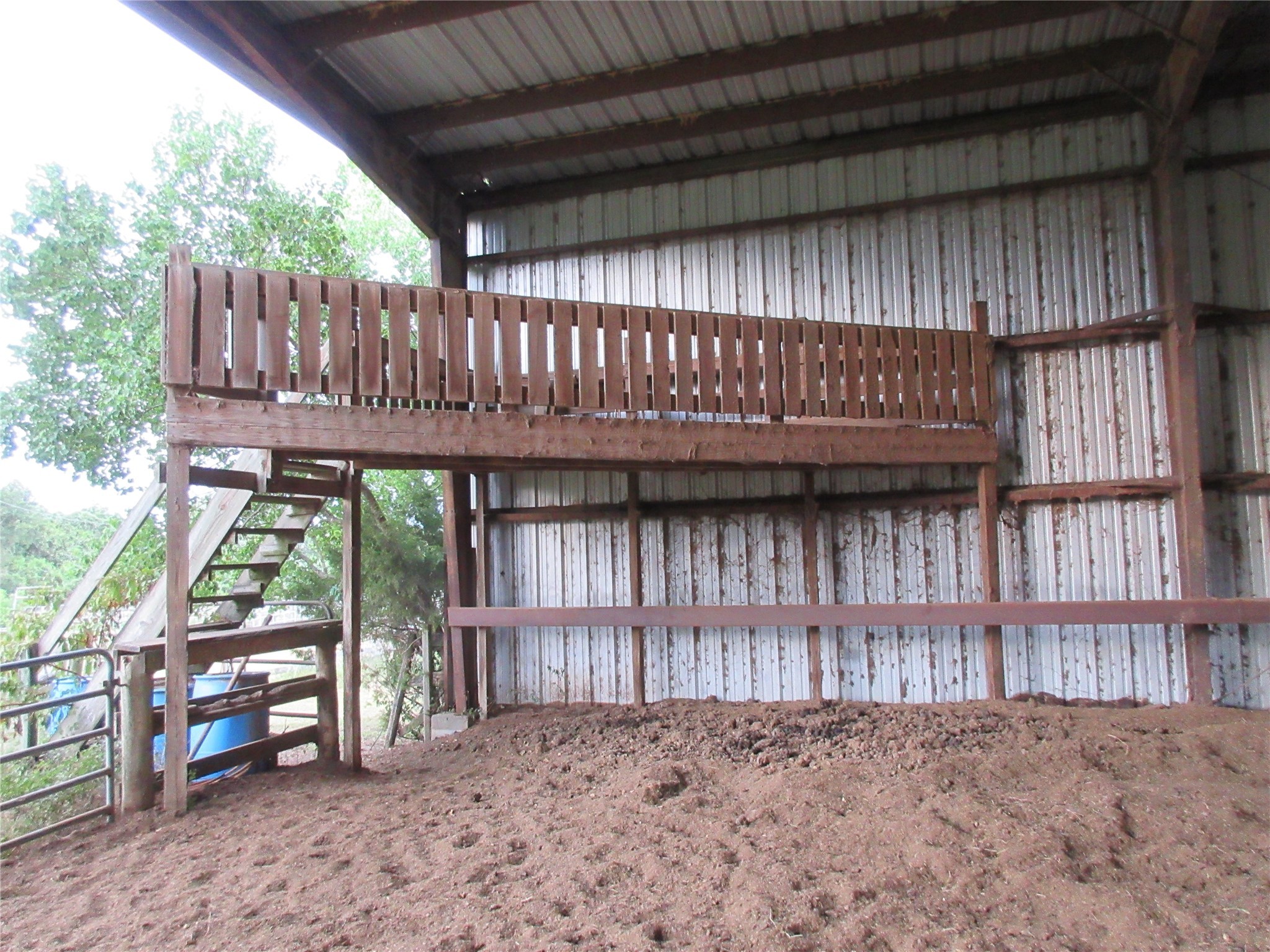 00 Clapp Property Photo 18