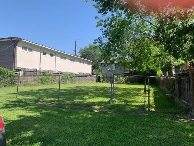 4705 Bell Street Property Photo 6