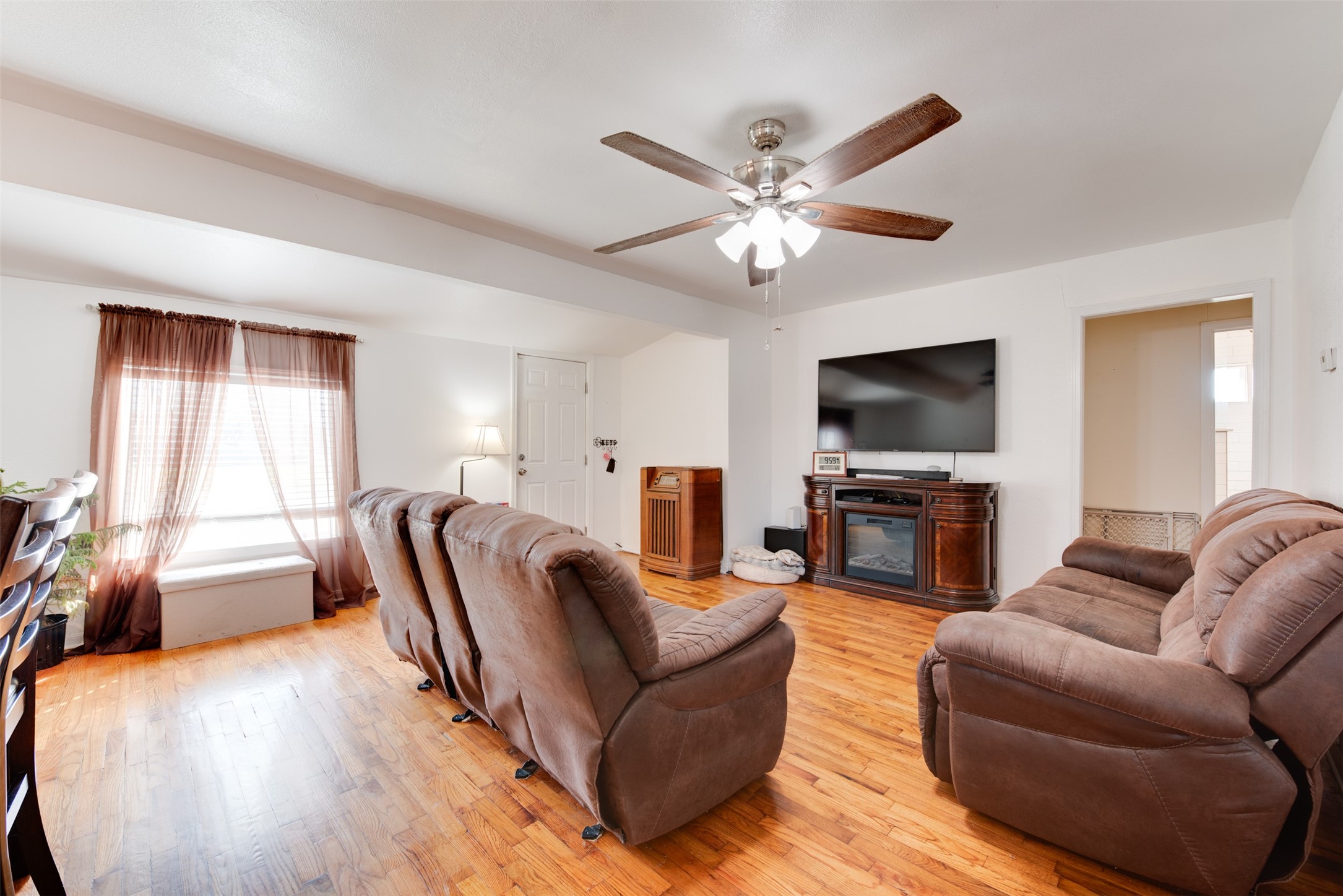 1301 N Logan Street Property Photo 9