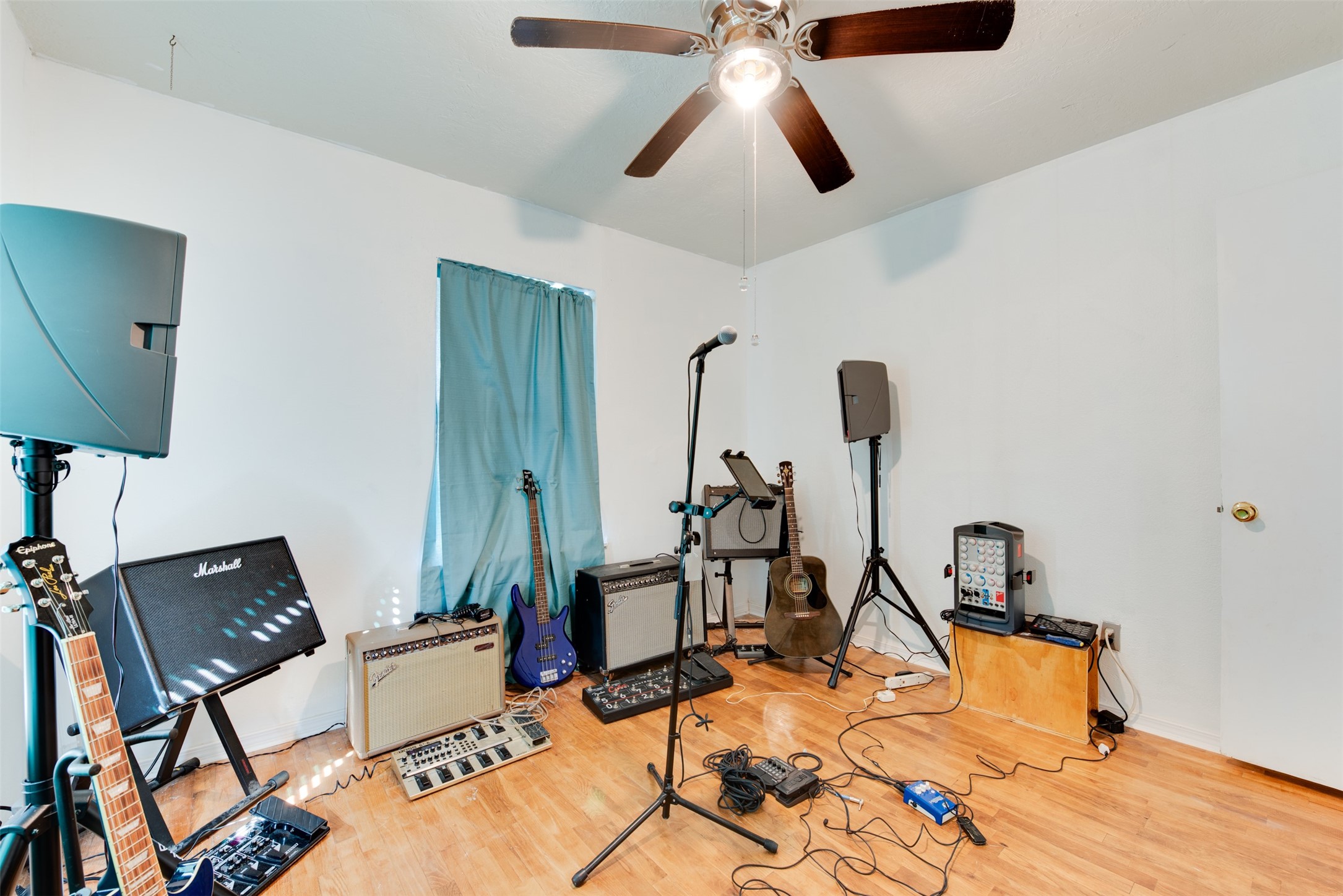 1301 N Logan Street Property Photo 27