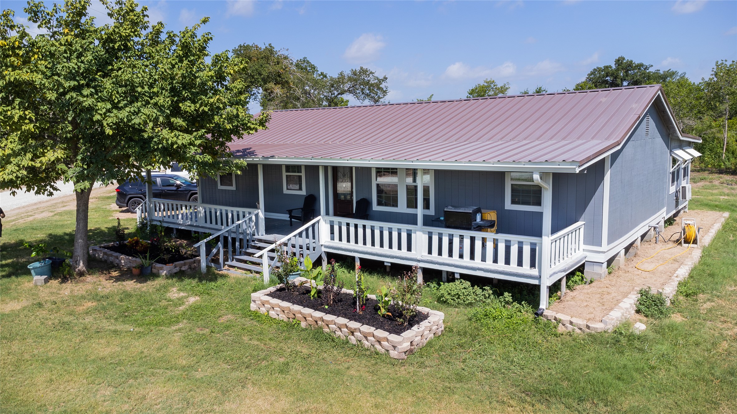 2747 Lacy Lane Property Photo 1