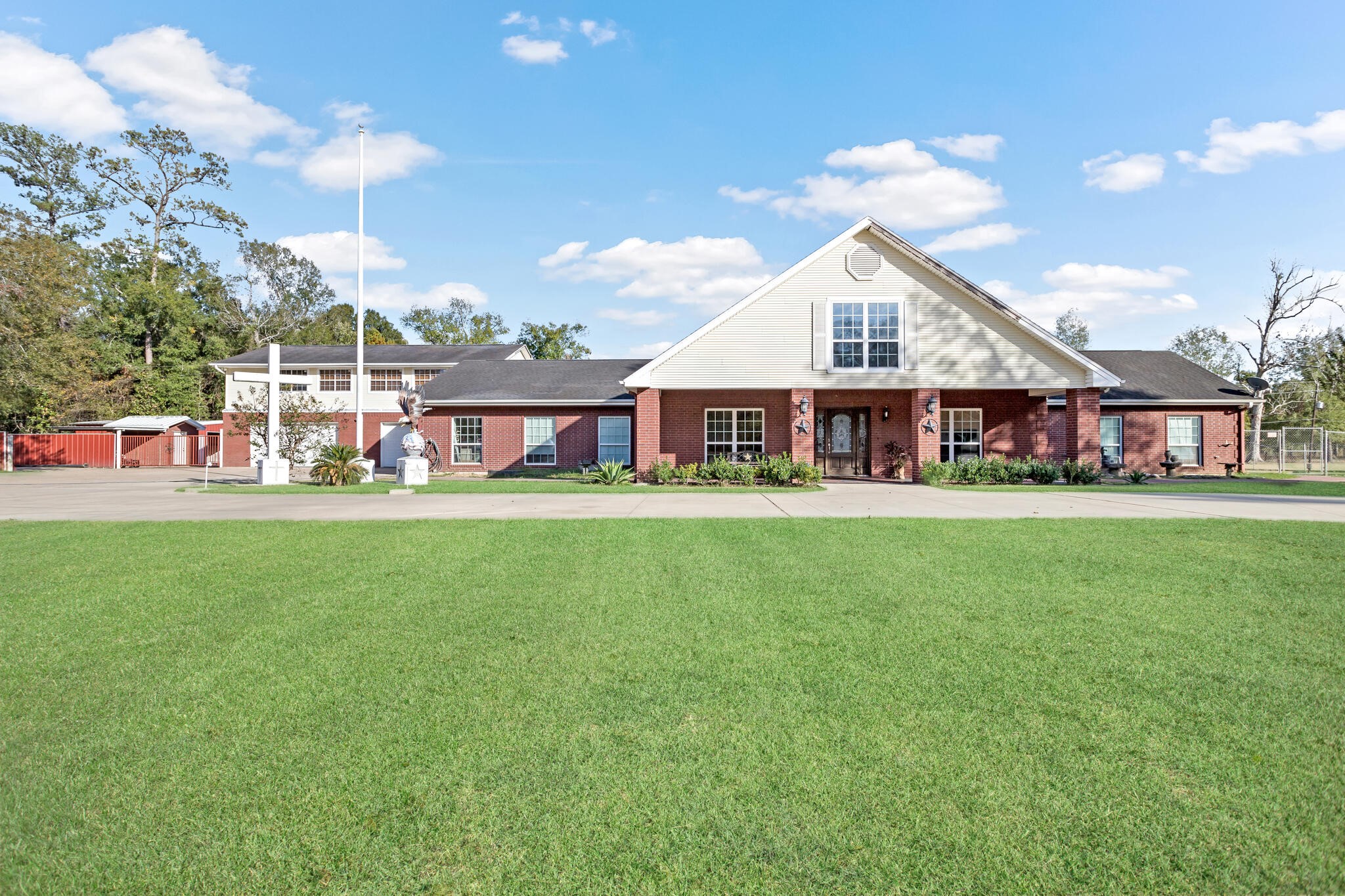 486 Parish Road Property Photo 2