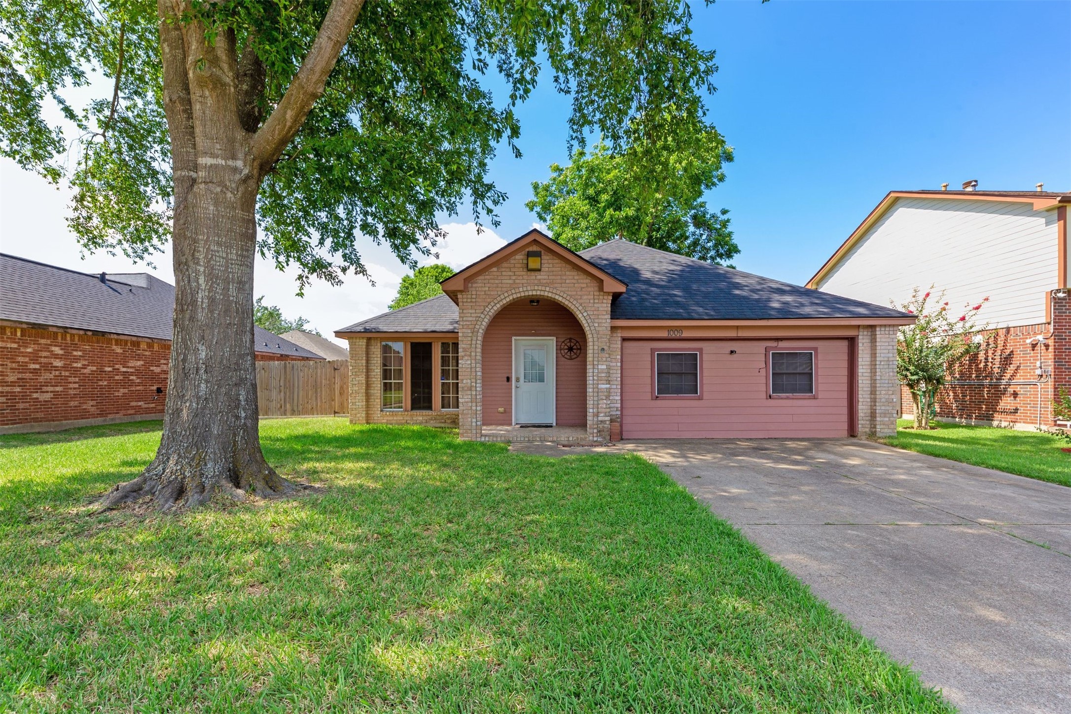 1009 Bayou Bend Drive Property Photo