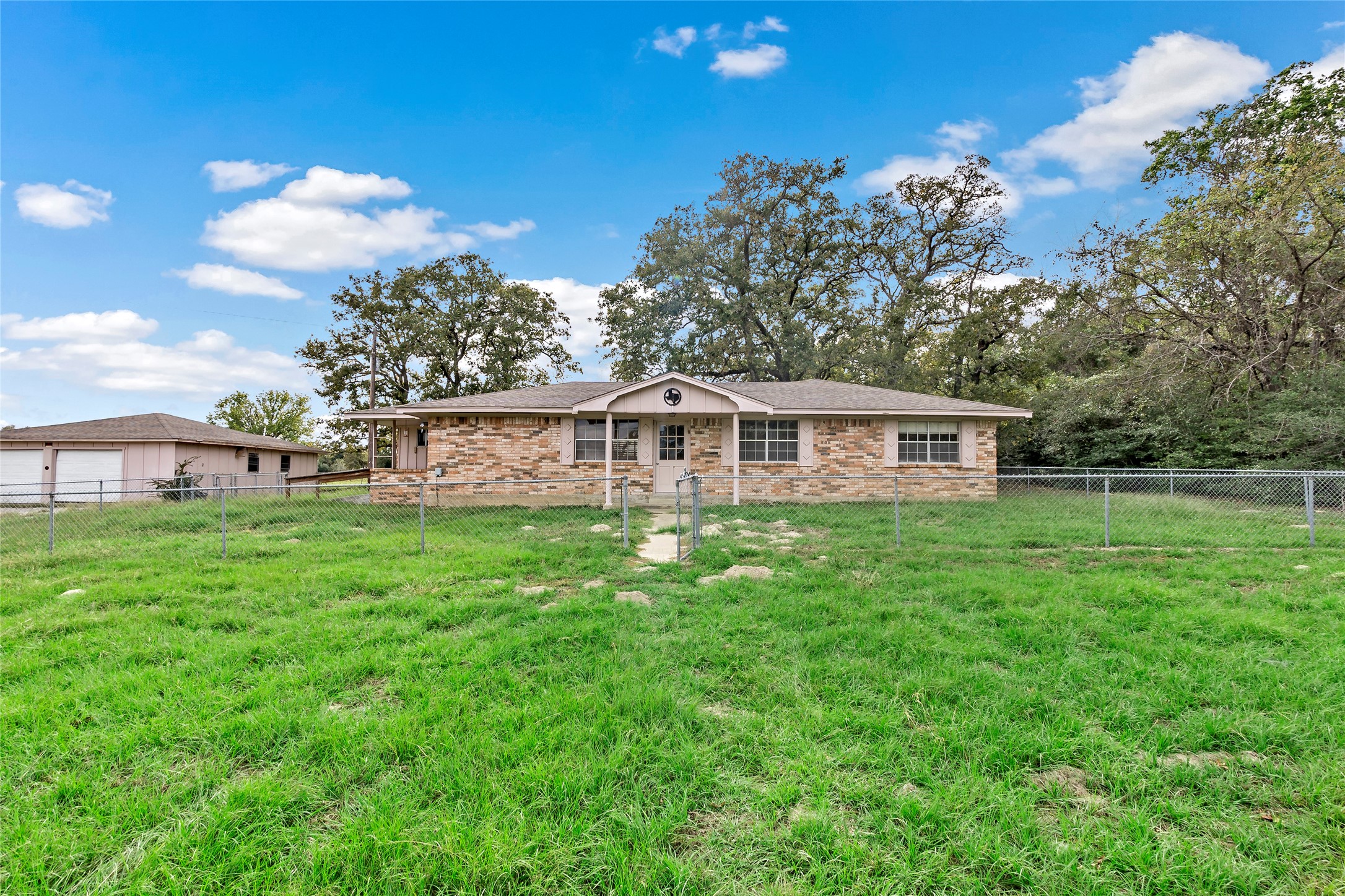 7636 County Road 162 Property Photo 1