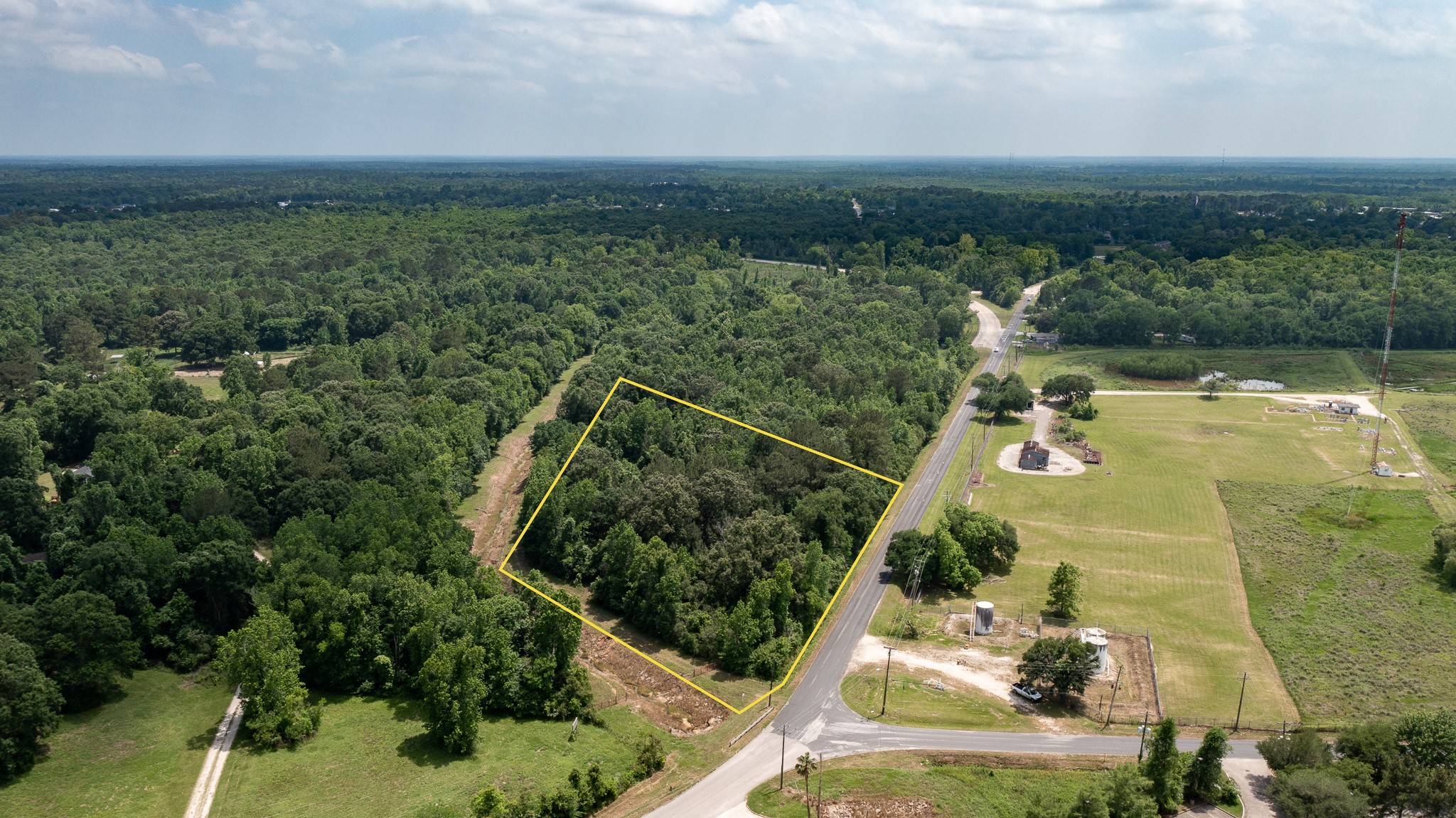000 Lakeland Dr Property Photo 2