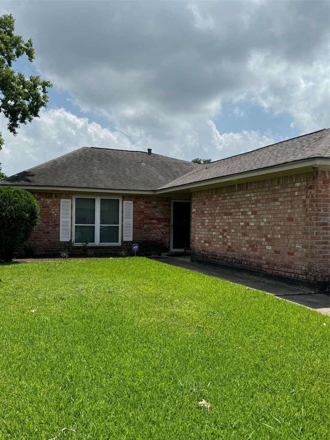 5211 Court Road Property Photo 1