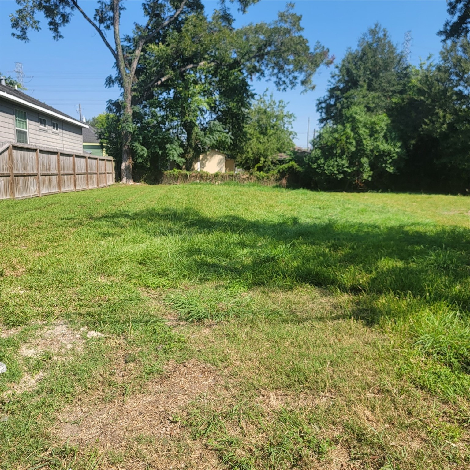 14231425 E 35th Street Property Photo 2