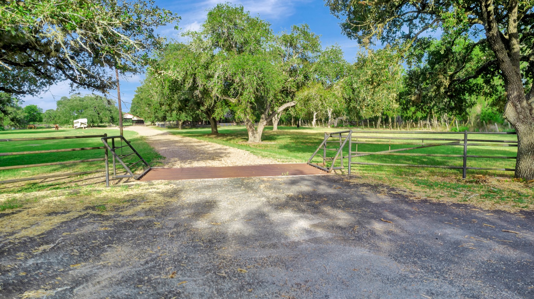 371 Old Gonzales Road Property Photo 3