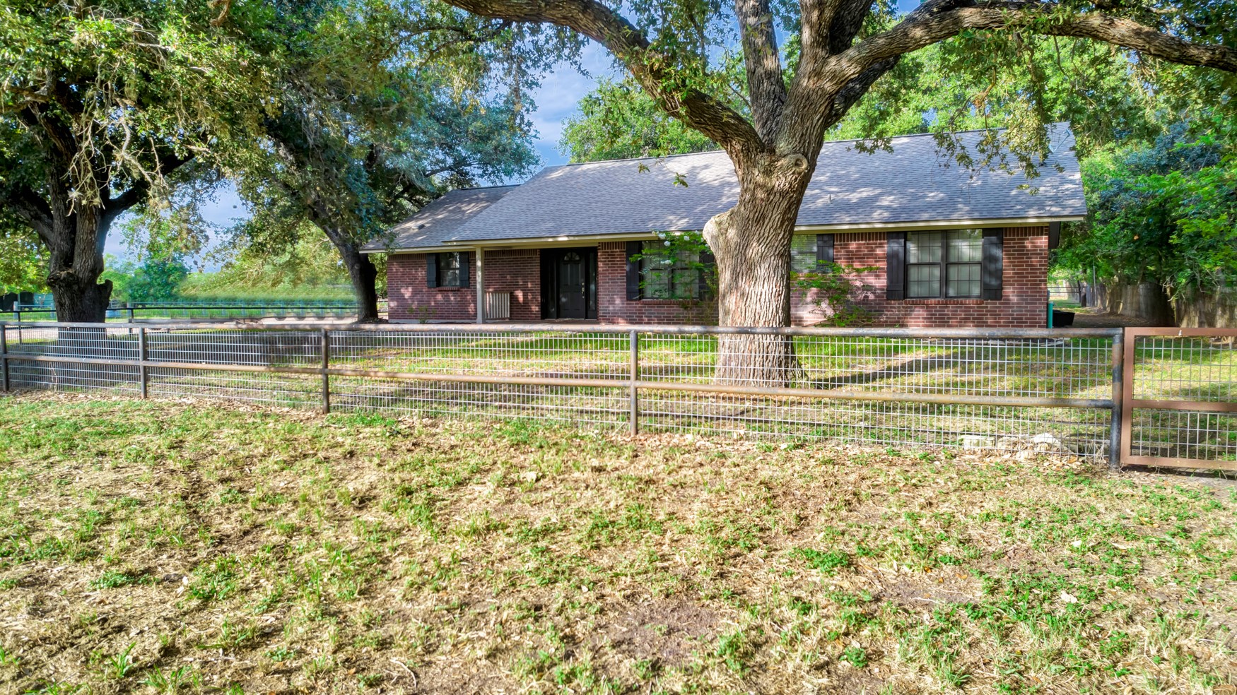 371 Old Gonzales Road Property Photo 8