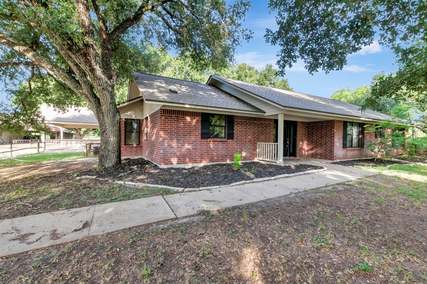 371 Old Gonzales Road Property Photo 9