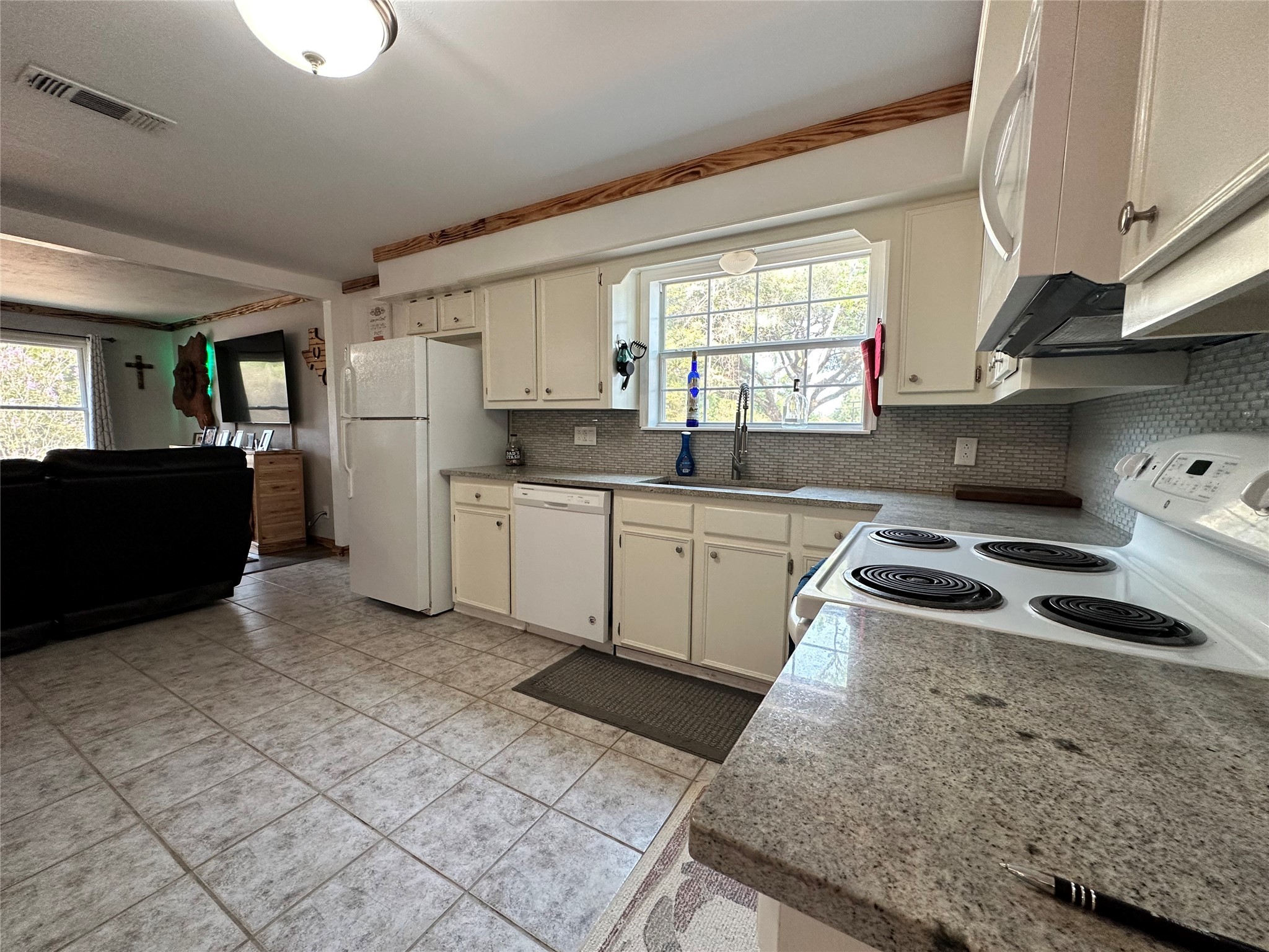 134 County Road 4453 Property Photo 2