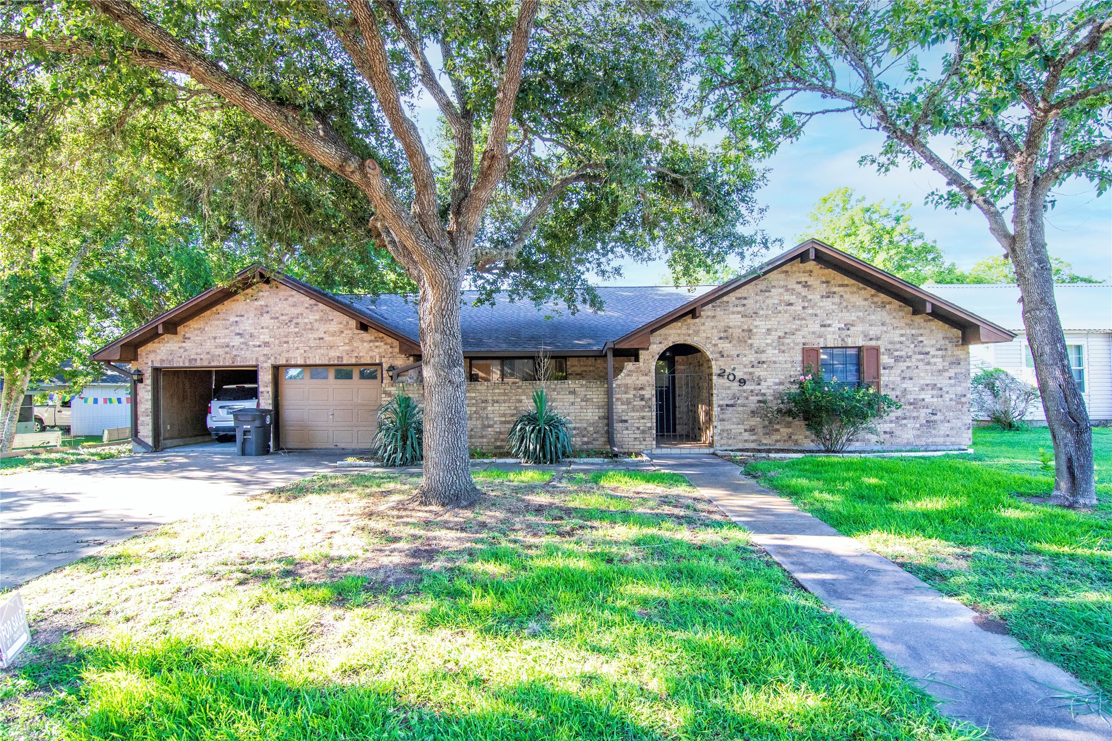 209 Simpson Street Property Photo