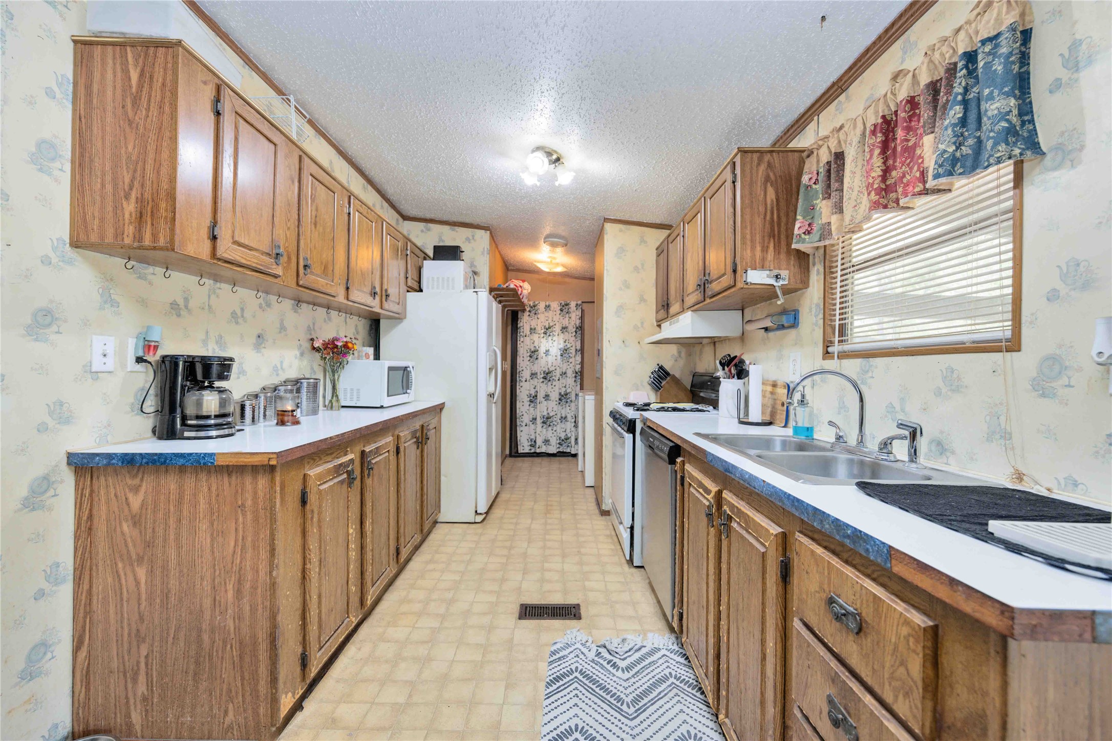 20314 Great Lake Street Property Photo 6