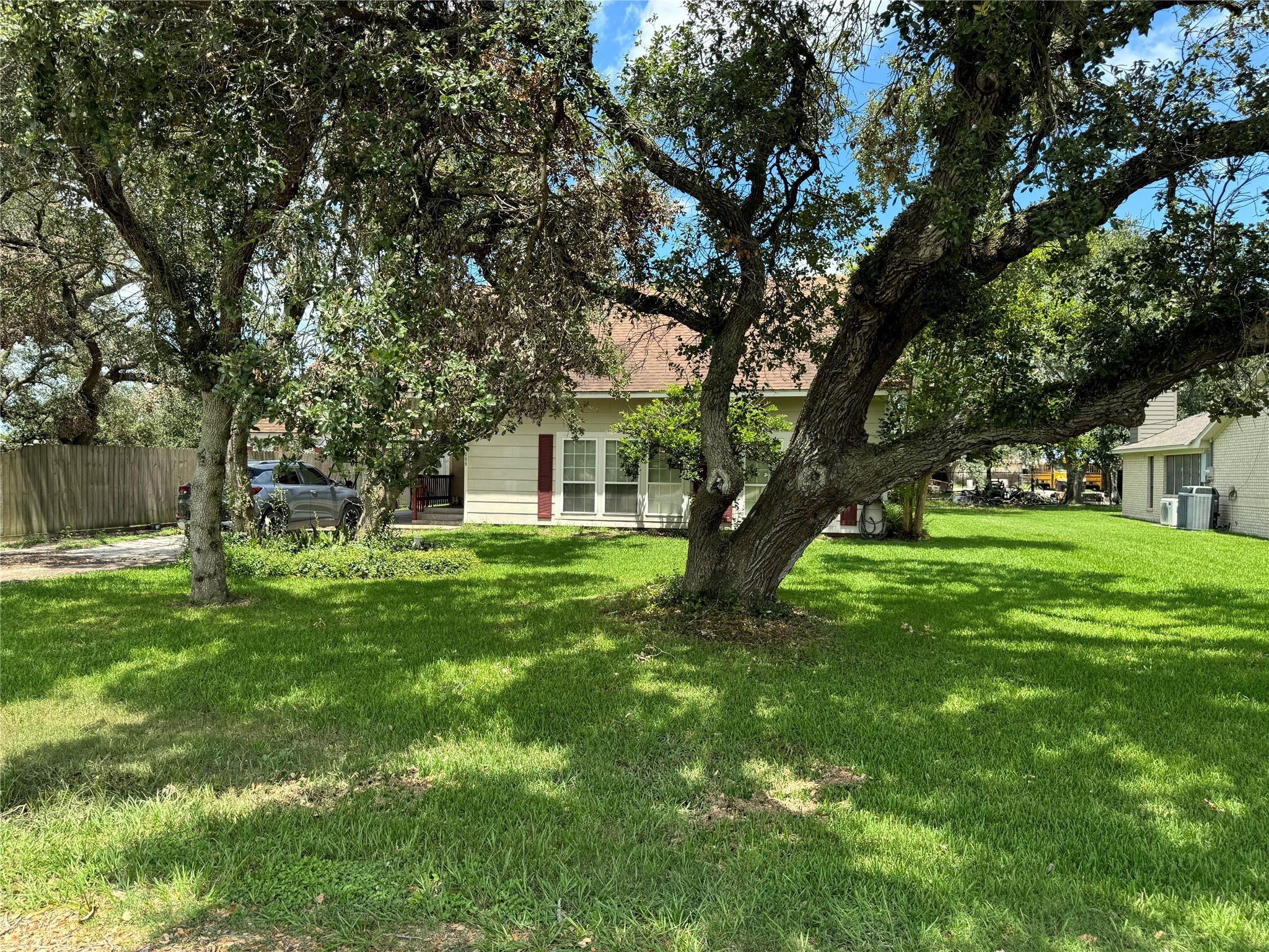 504 Hackberry Street Property Photo 3