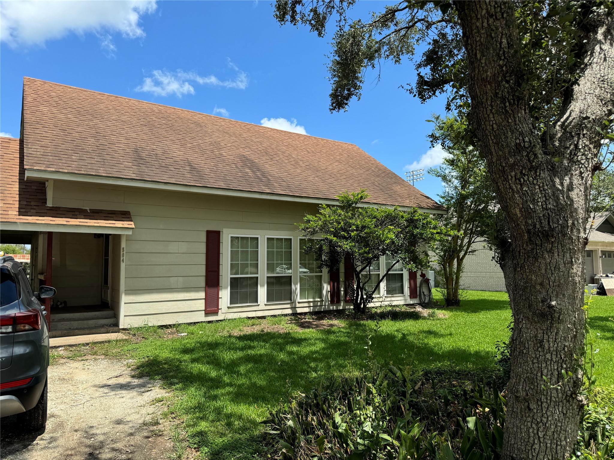 504 Hackberry Street Property Photo 4