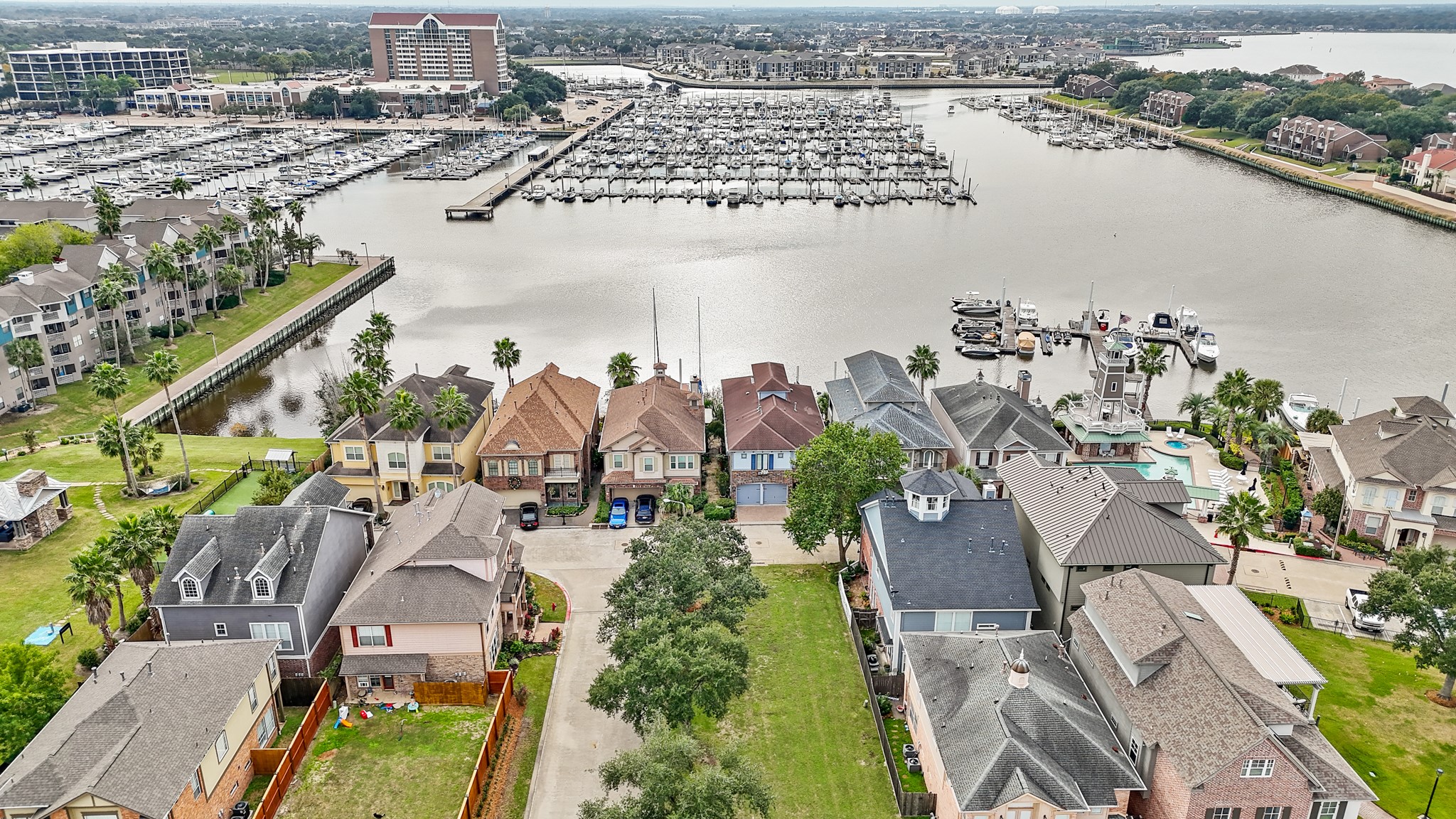 1306 Oceanside Lane Property Photo 4