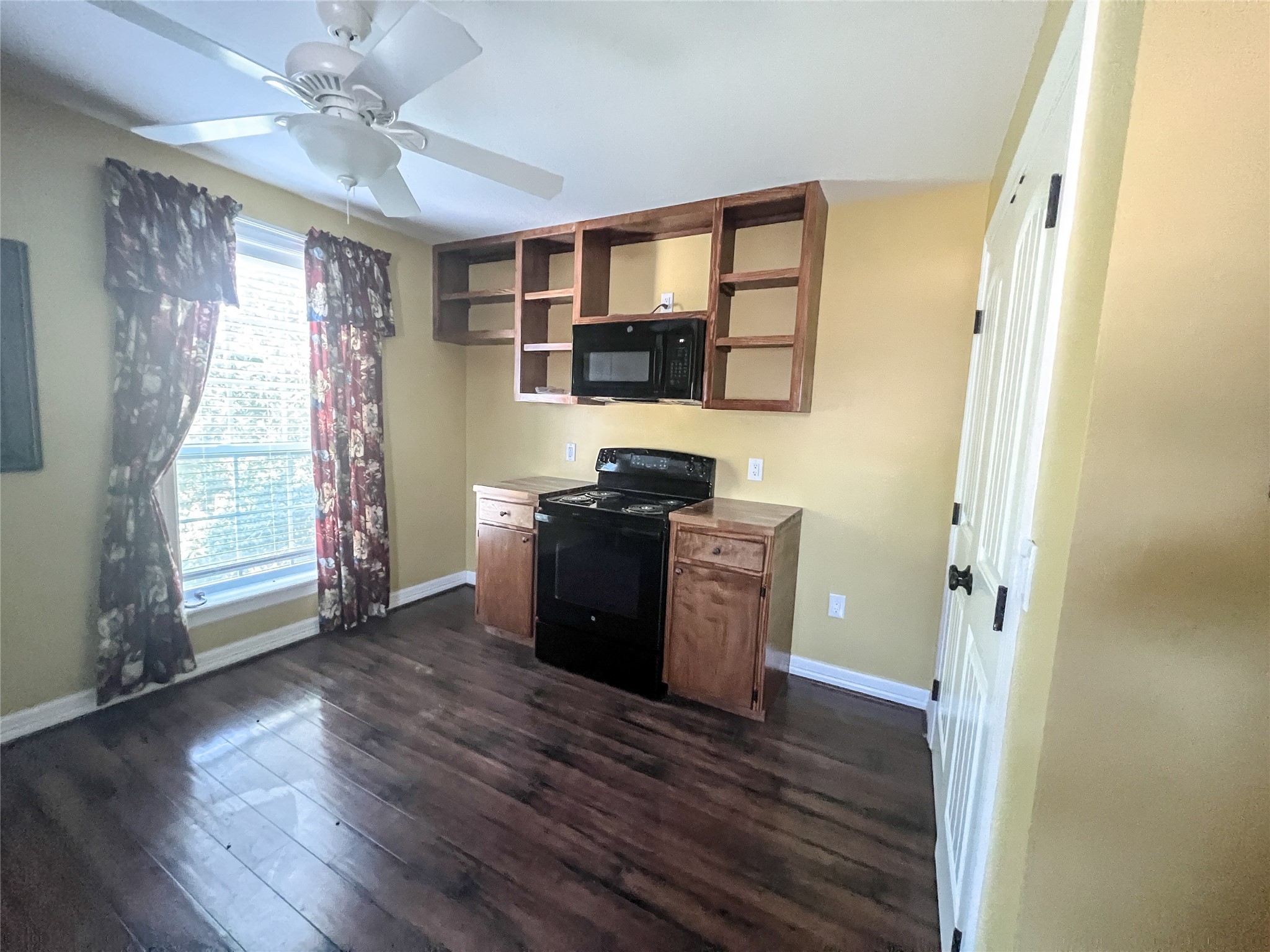 9500 Mayfield Avenue F Property Photo 4