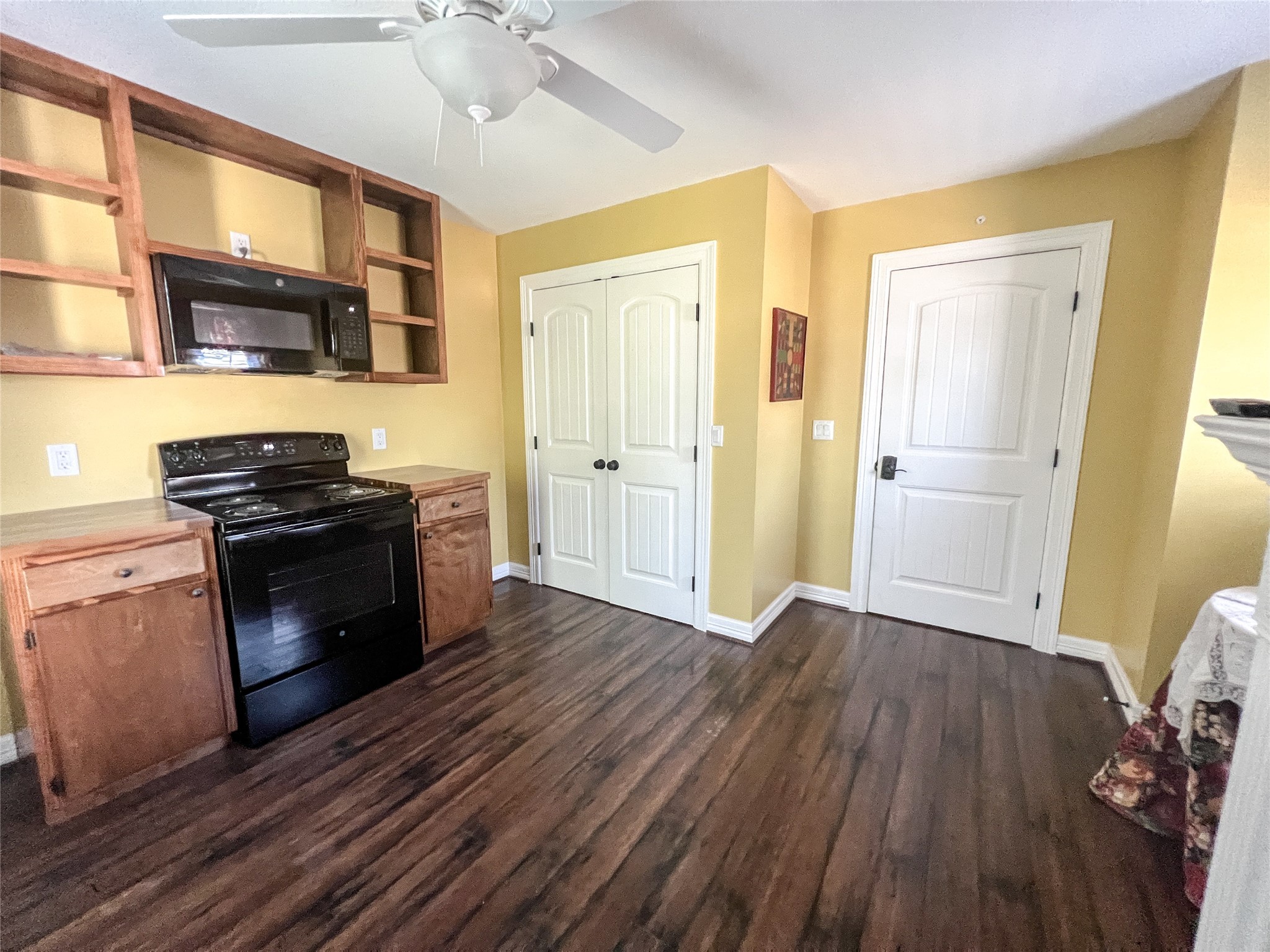 9500 Mayfield Avenue F Property Photo 7