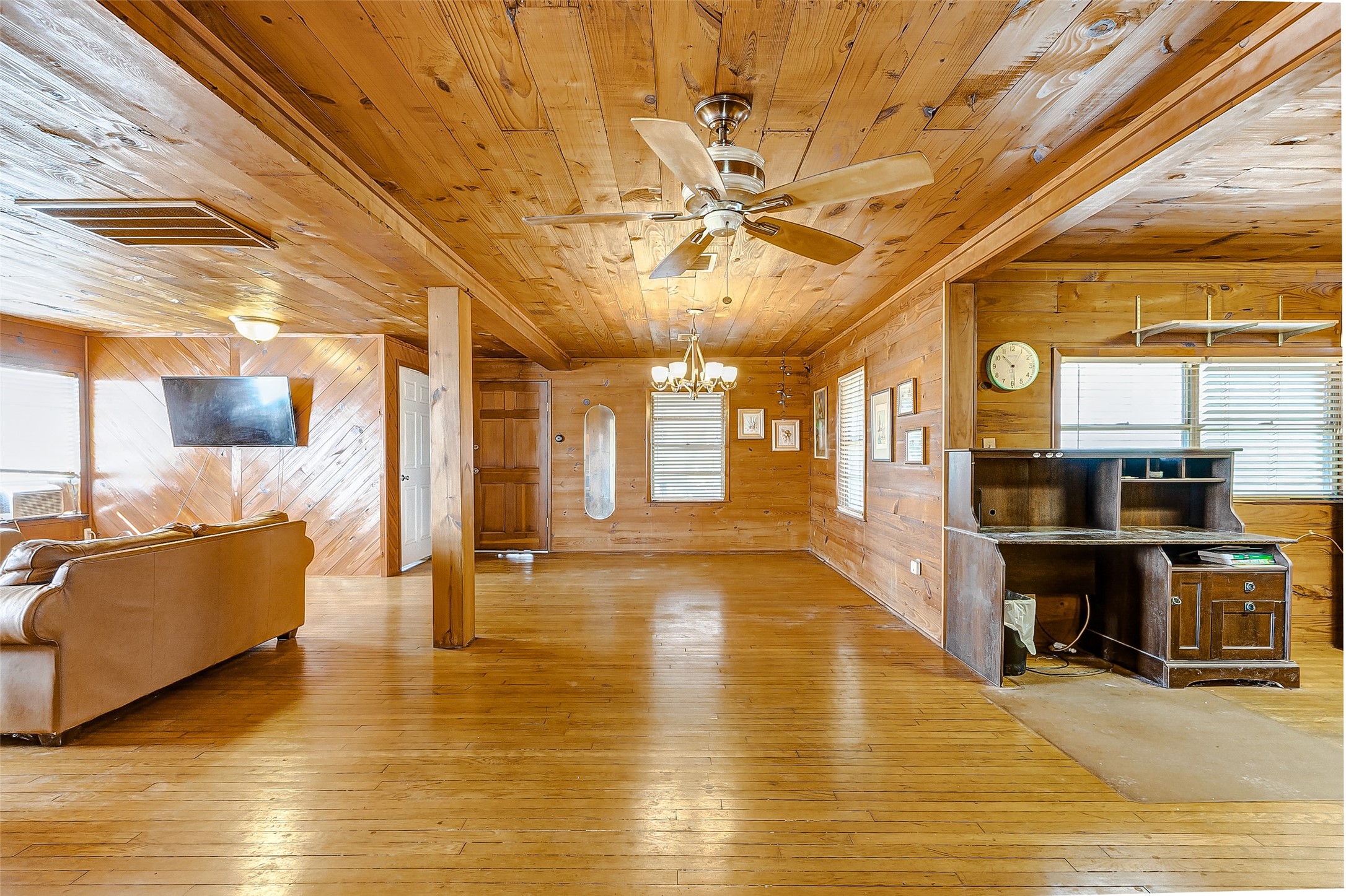 1712 Hwy 87 Property Photo 10