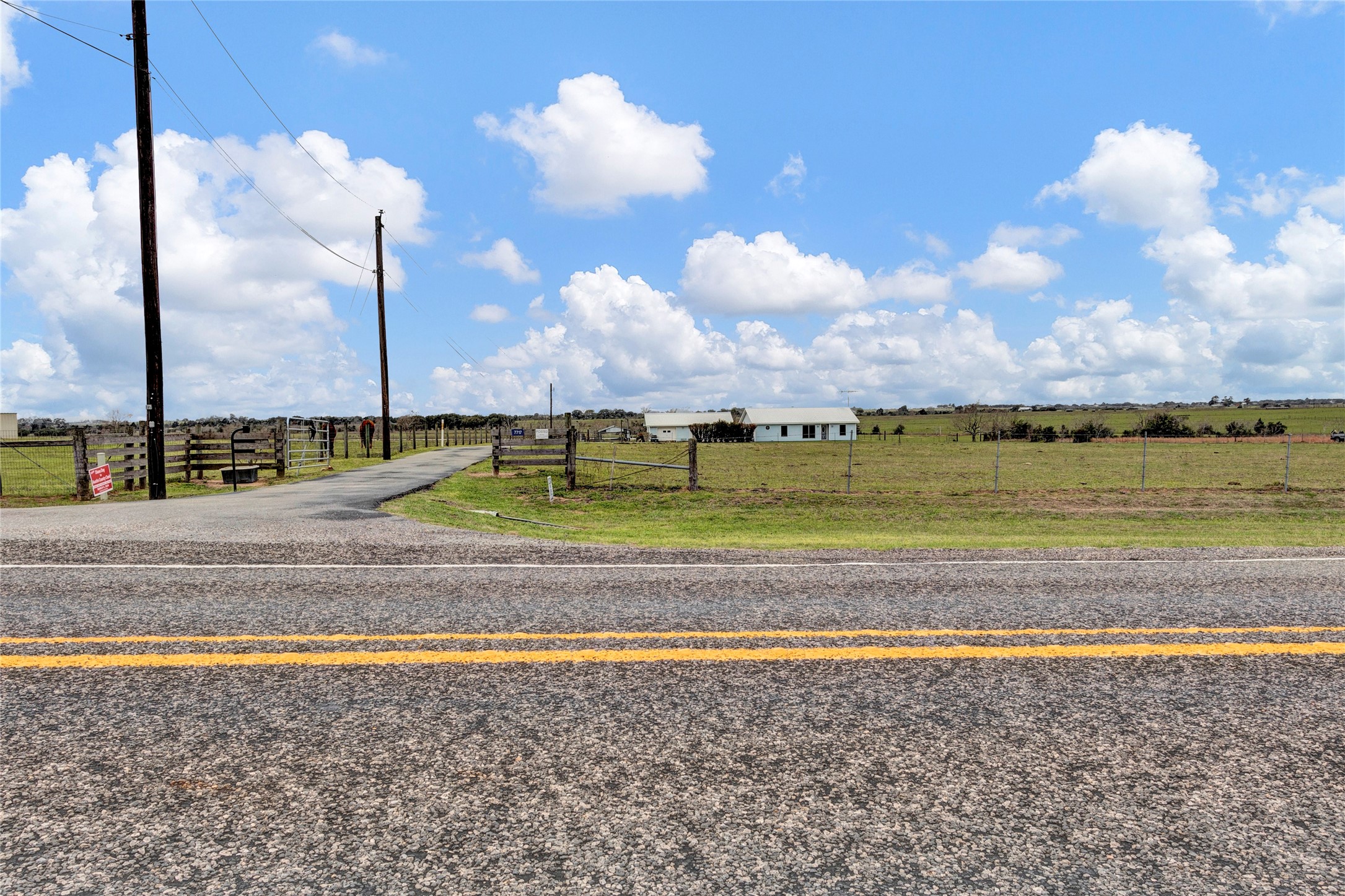 7717 Fm 2187 Road Property Photo