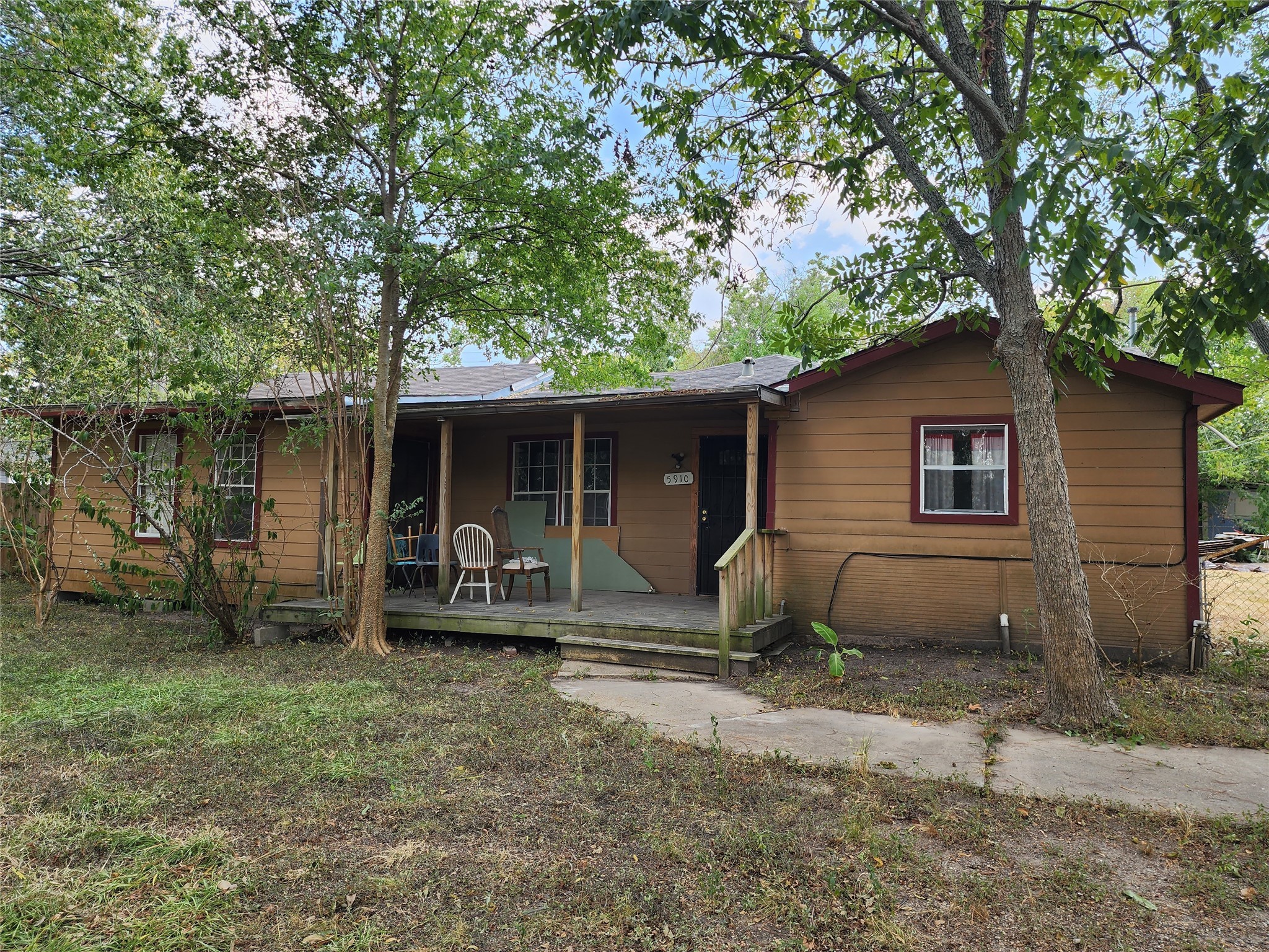 5910 Allison Road Property Photo 4