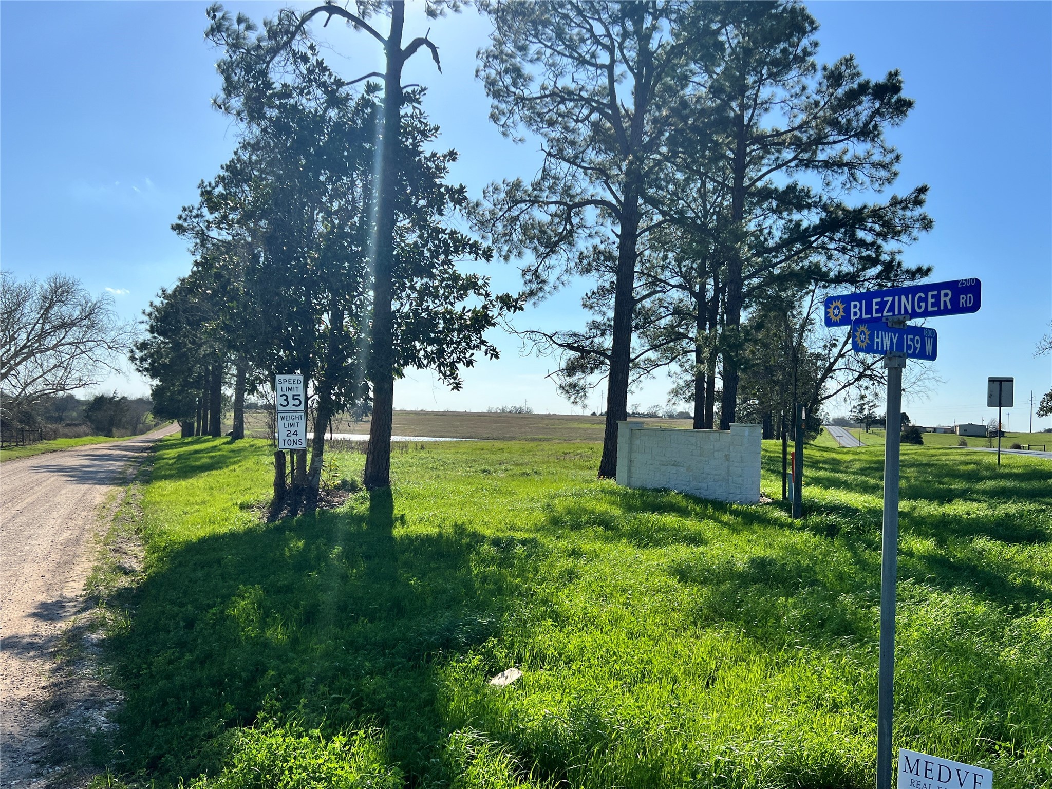 001 Blezinger Road Property Photo 1