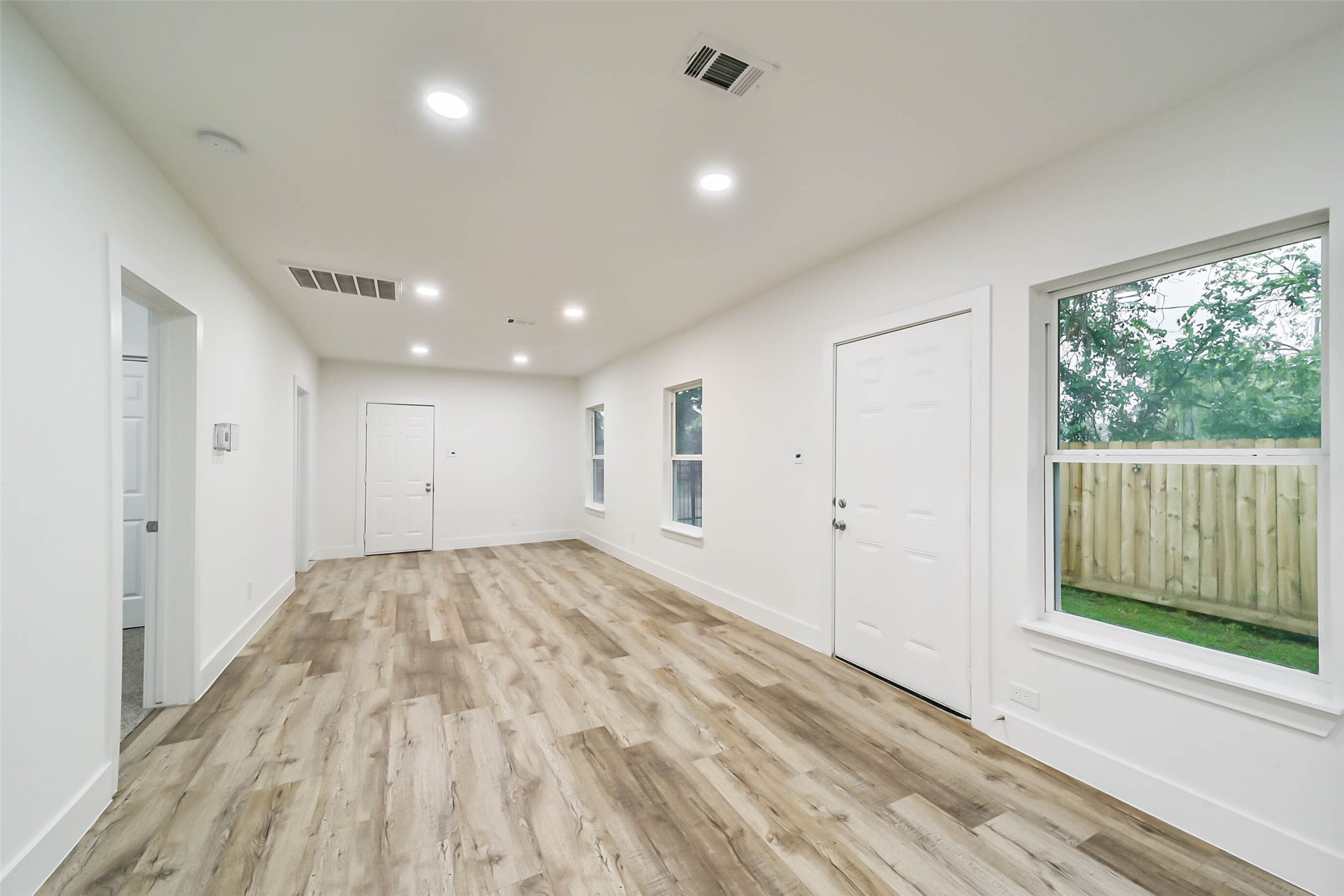 2705 Winbern Street Property Photo 4