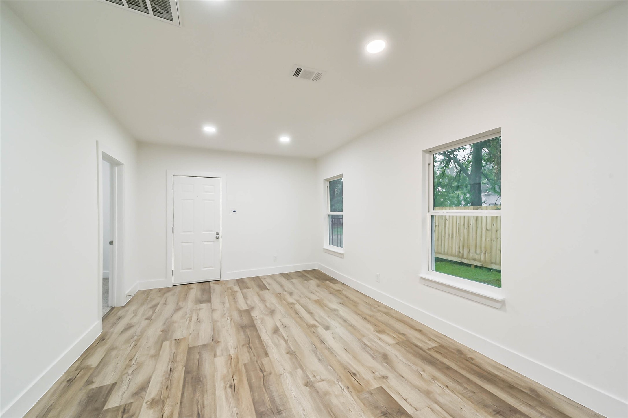 2705 Winbern Street Property Photo 6