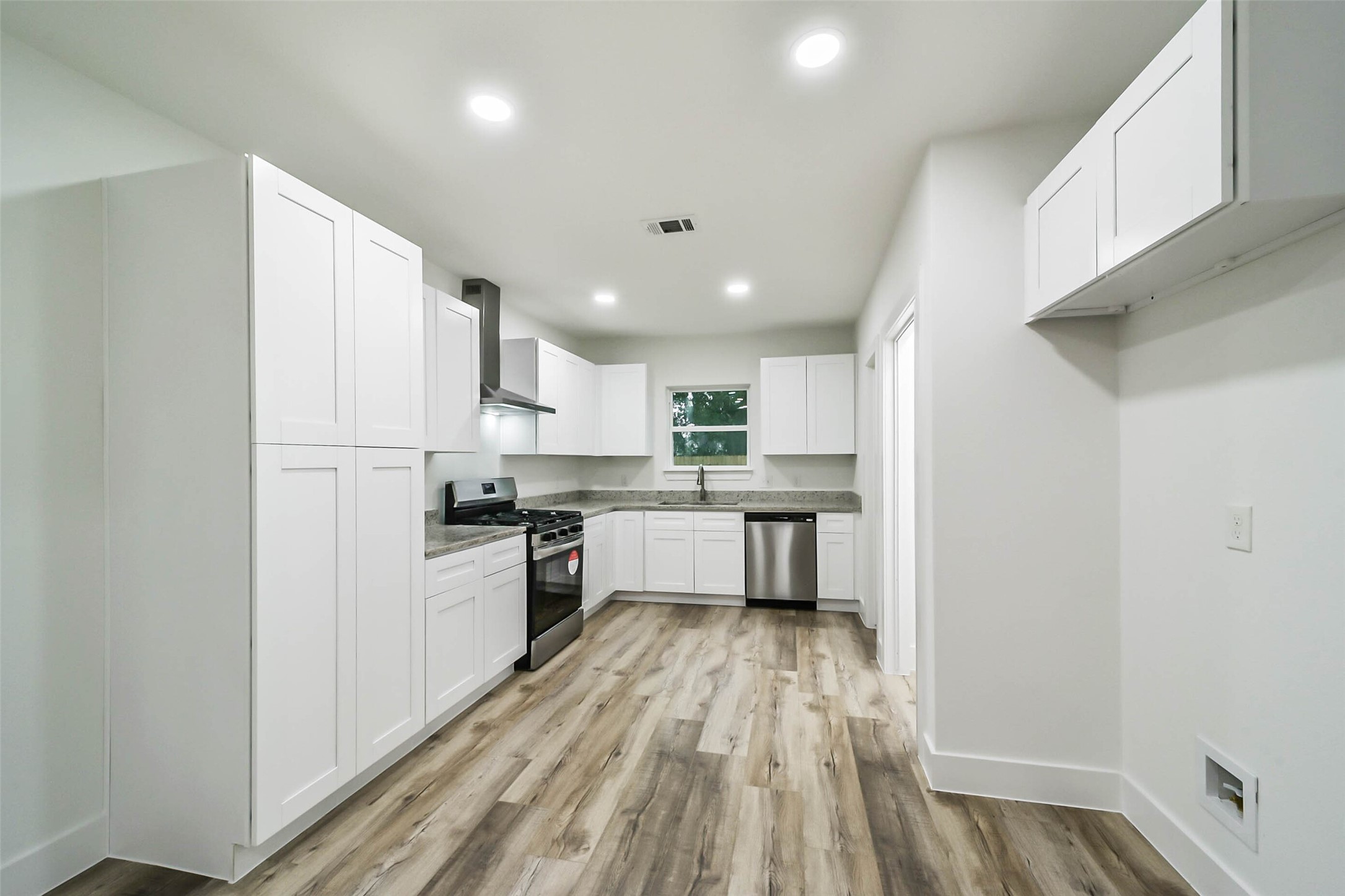 2705 Winbern Street Property Photo 8