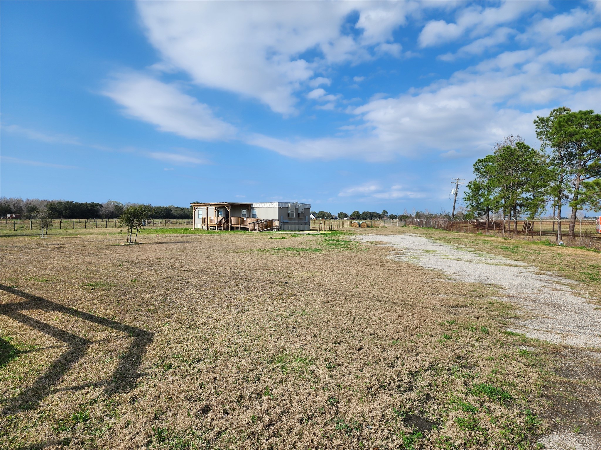 3373 E Highway 6 Property Photo