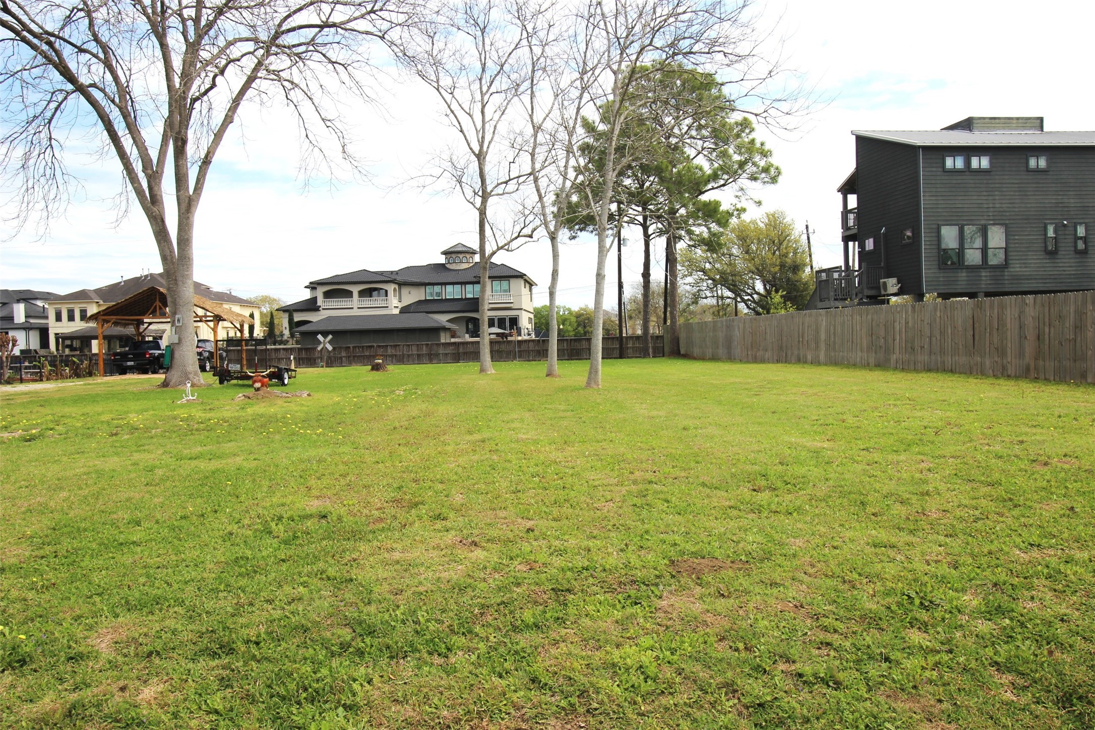 413 Lakeside Drive Property Photo 2
