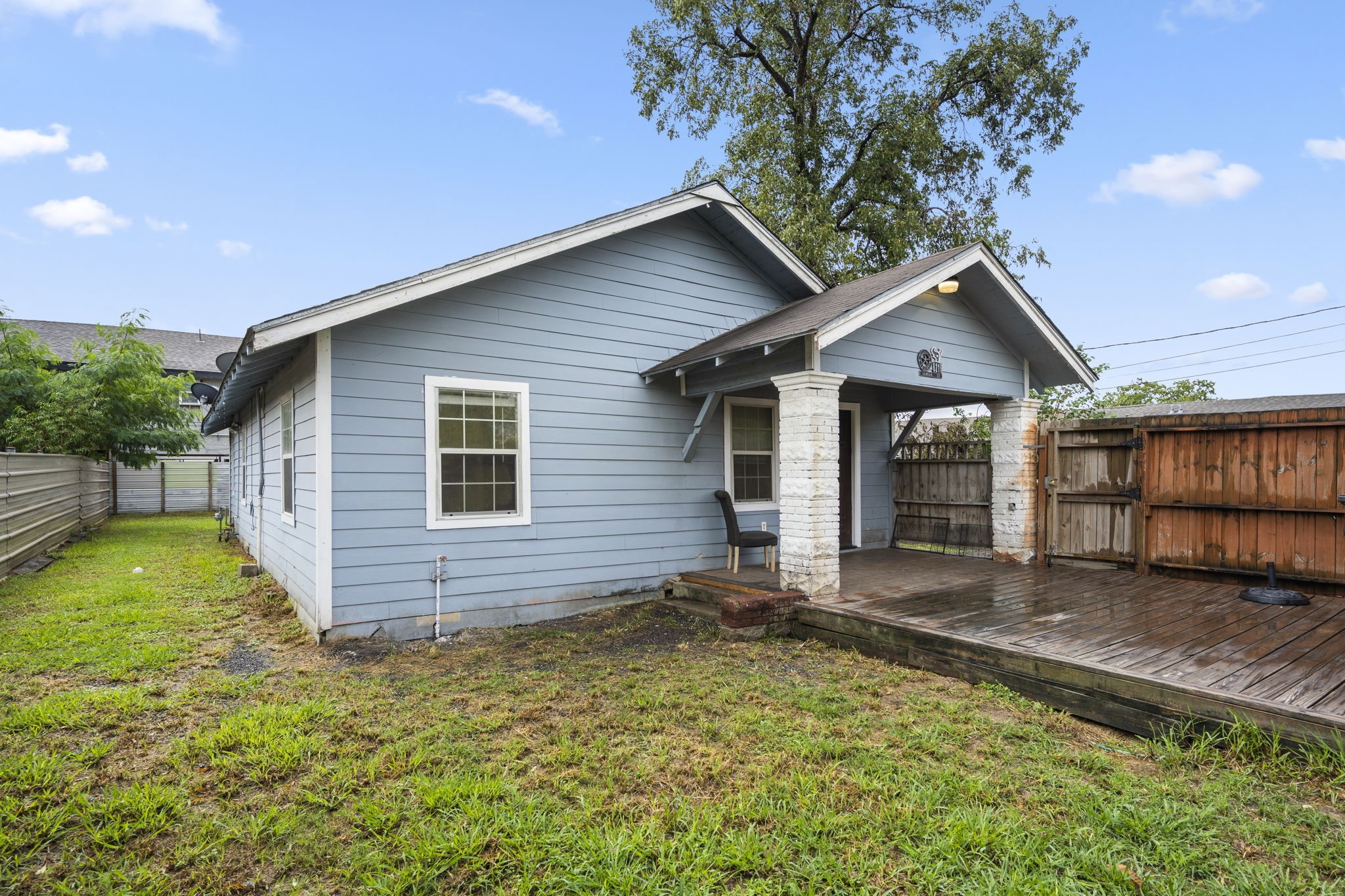 8216 Bangle Street Property Photo