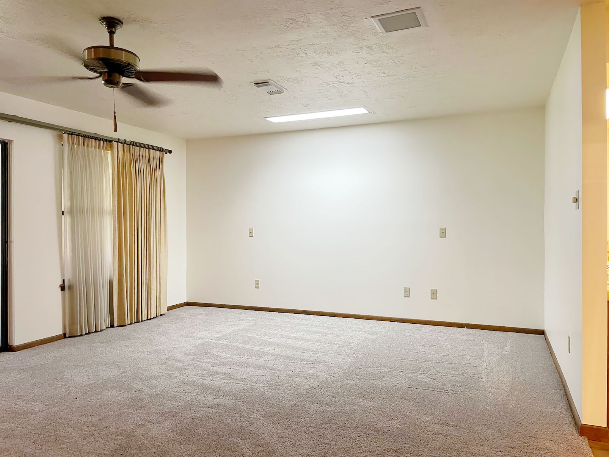 201 Westwood Drive E Property Photo 14