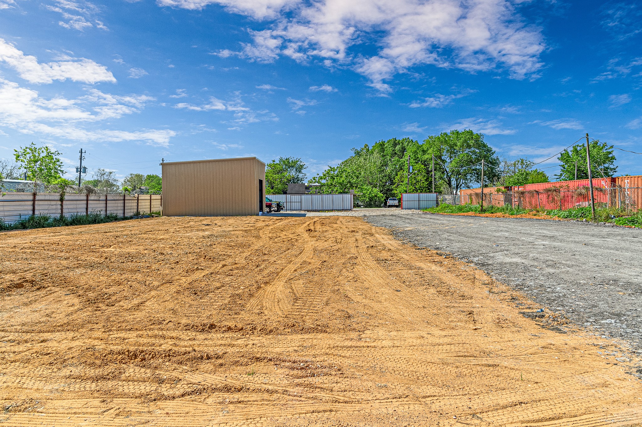 15616 Ennis Road Property Photo 4