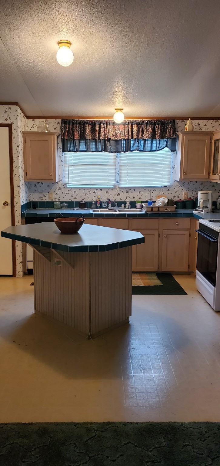 305 Canadian Drive Property Photo 8