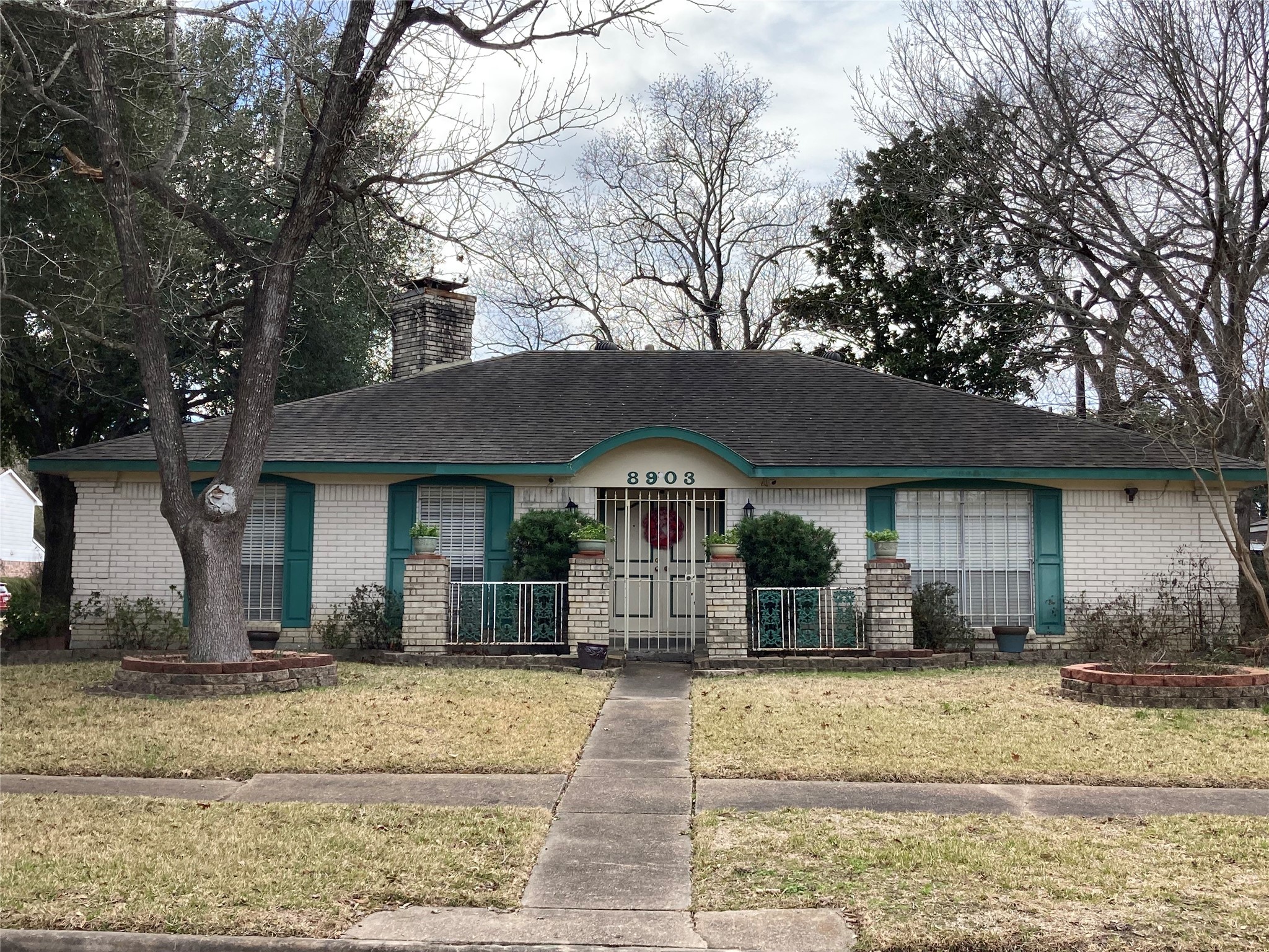 8903 Roos Road Property Photo 1