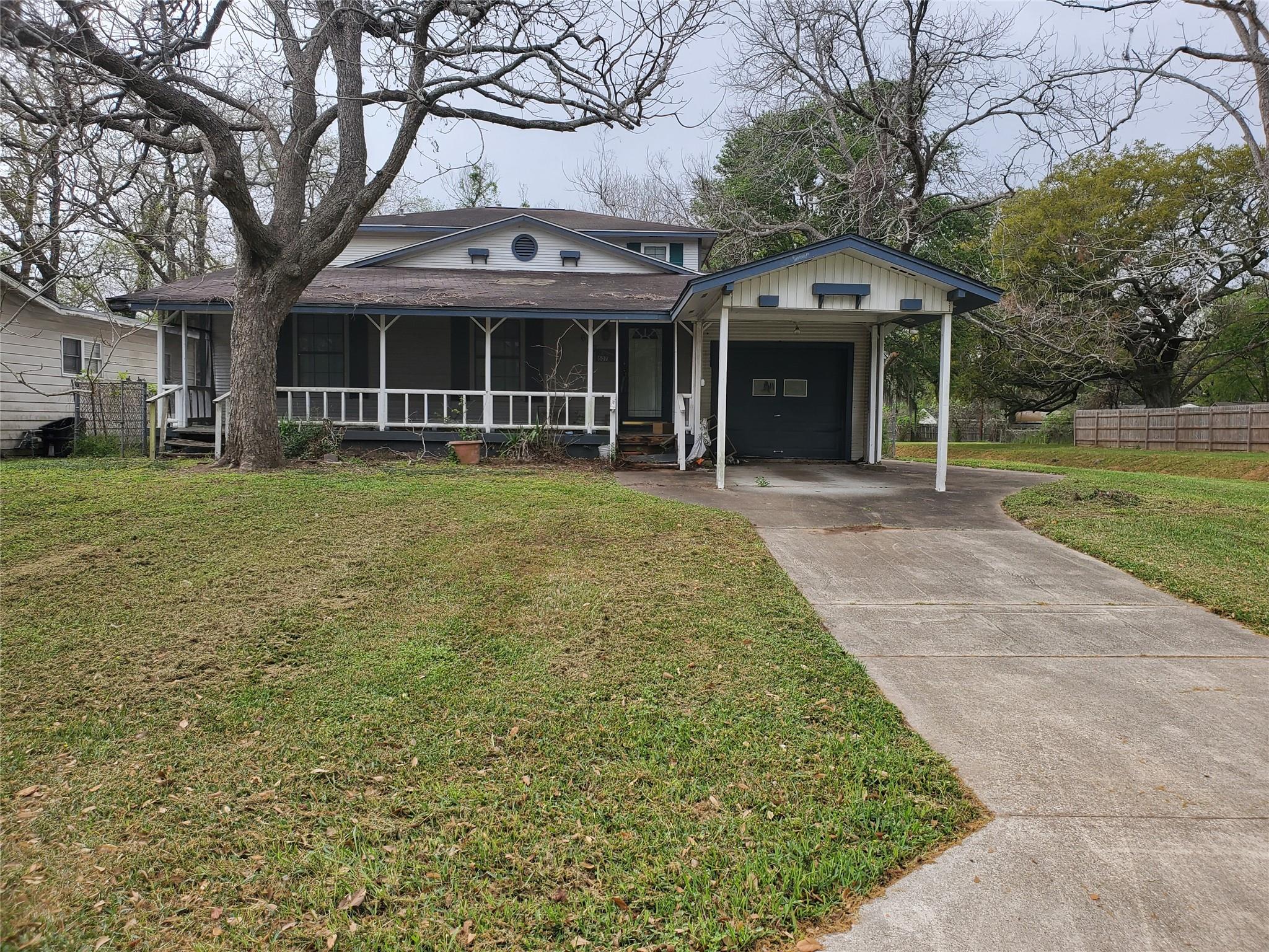 607 Winding Way Street Property Photo