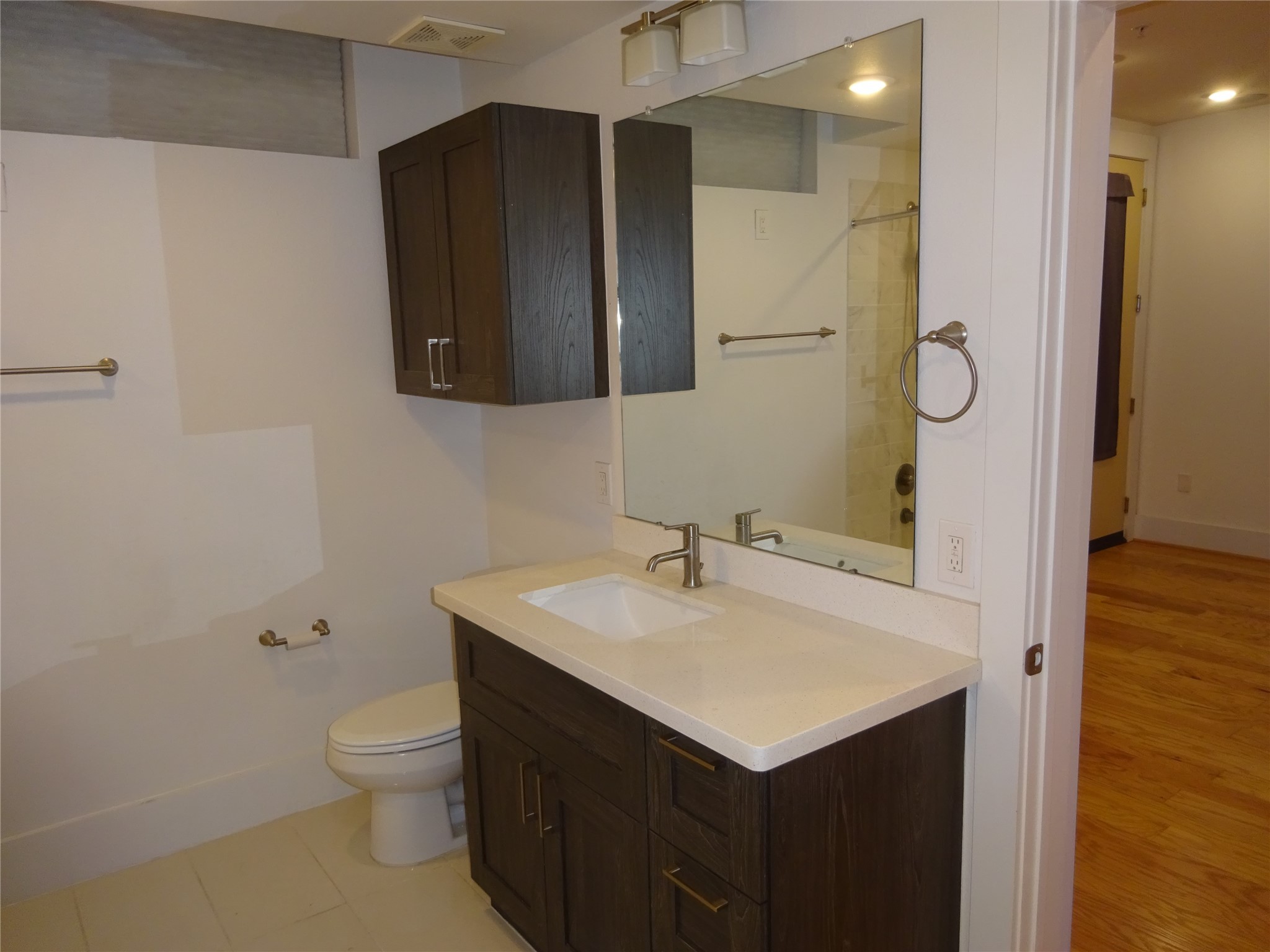 2401 Crawford Street B203 Property Photo 5