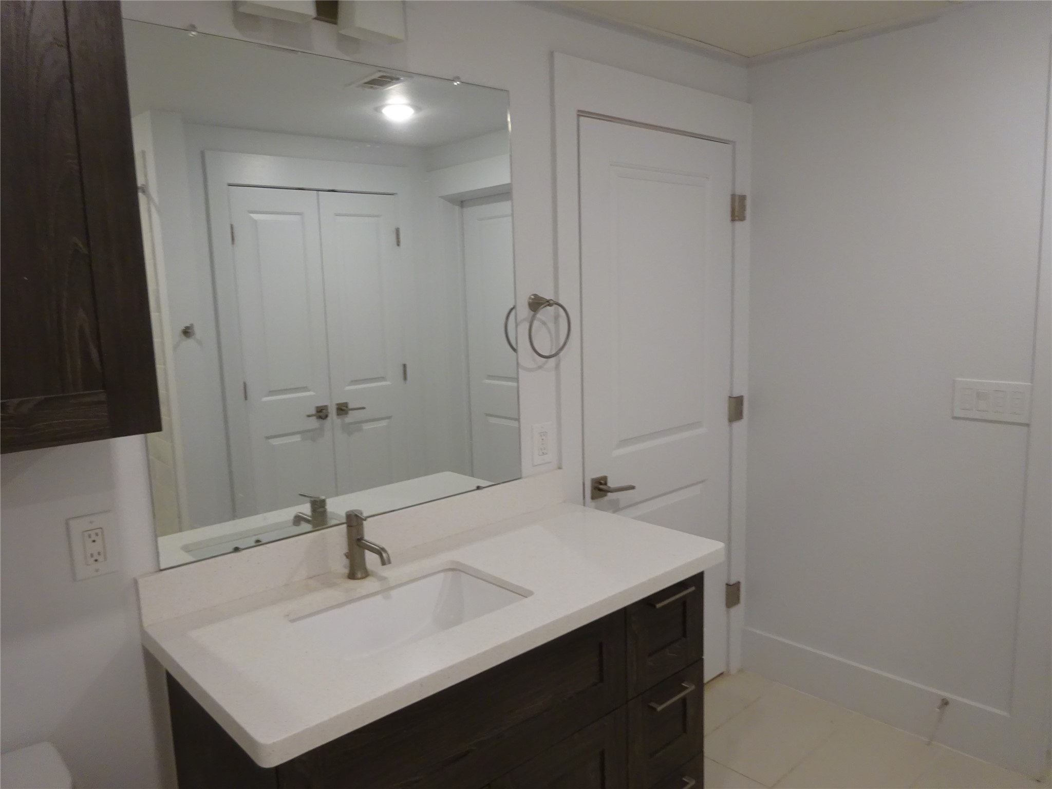 2401 Crawford Street B203 Property Photo 6