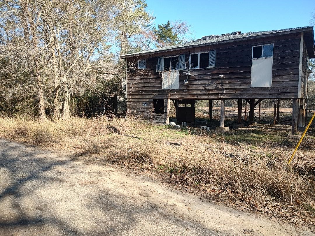 1303 Deepwood Drive Property Photo 3