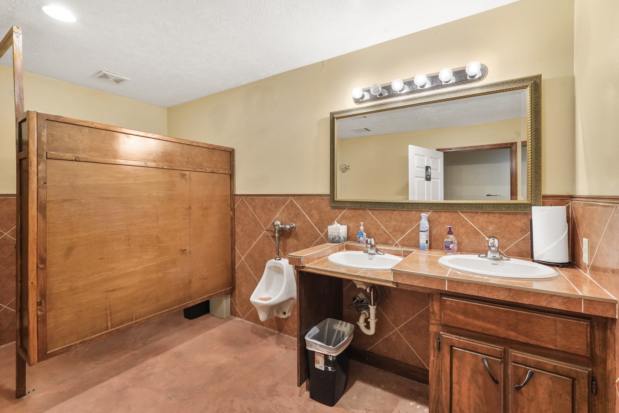 800 E Highway 90 Property Photo 21