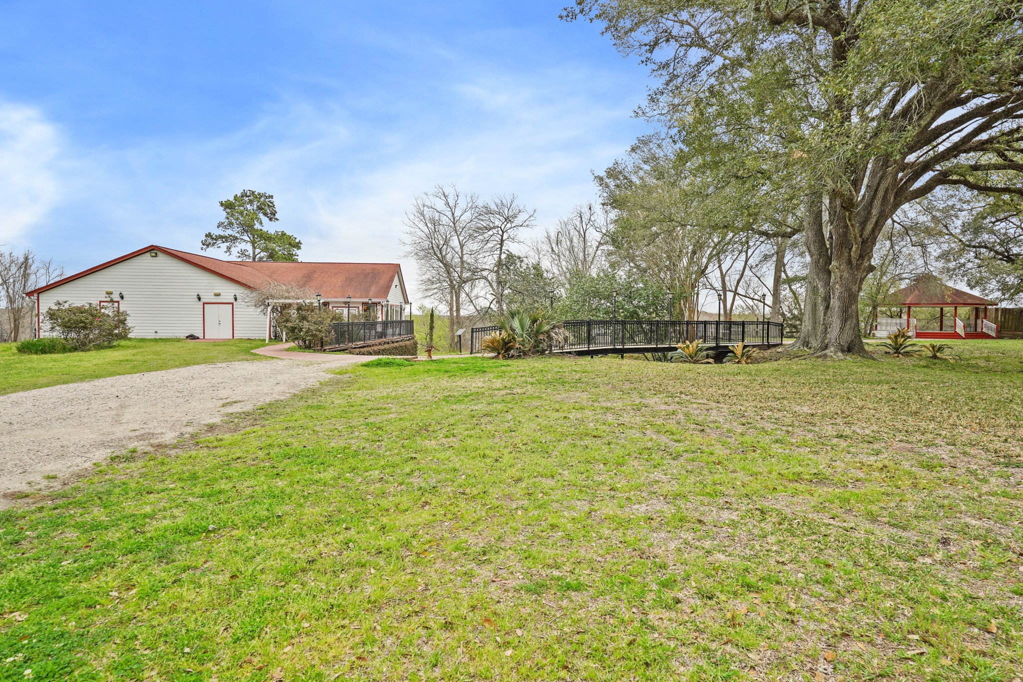 800 E Highway 90 Property Photo 36